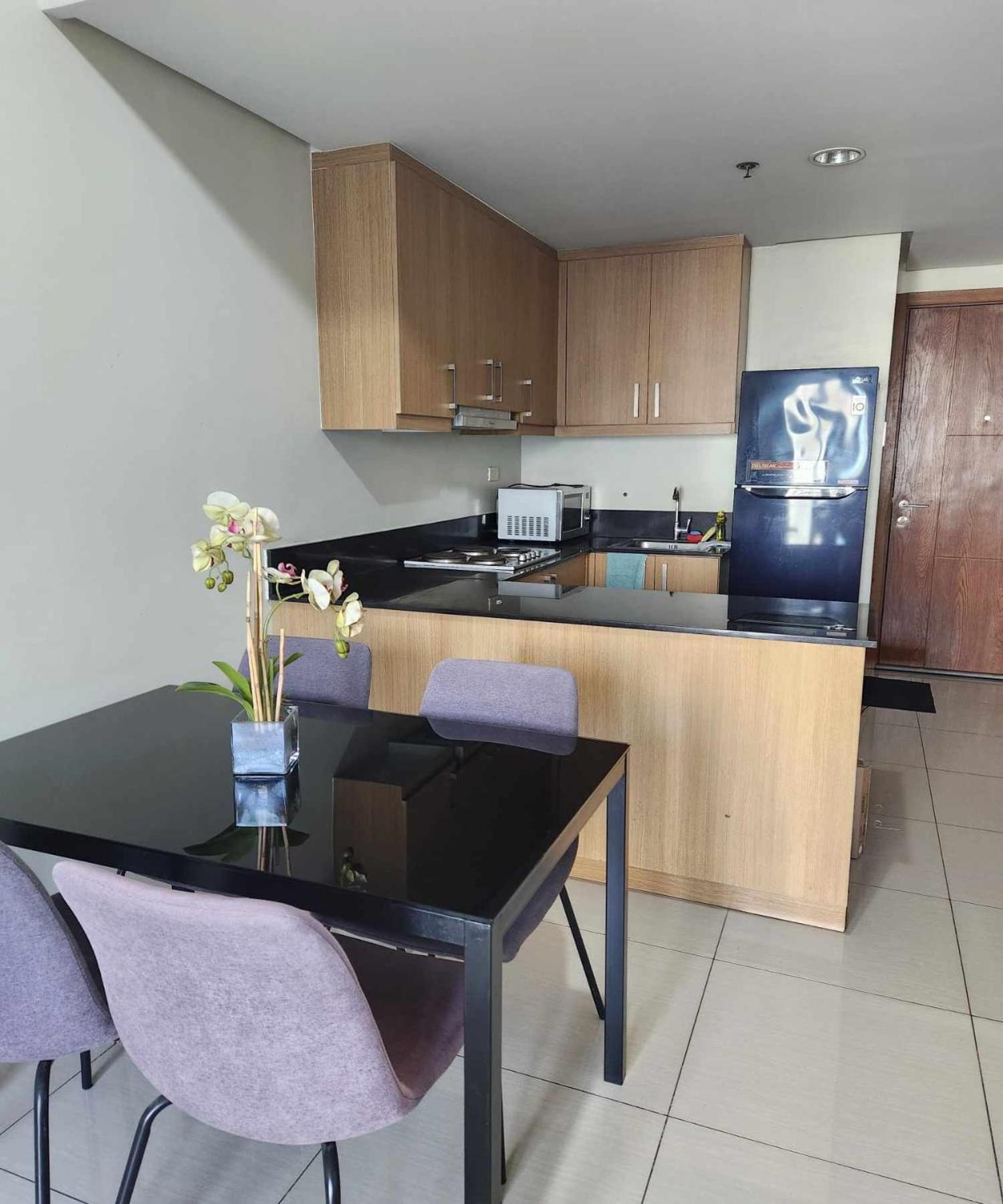 S&J Staycation at Shell Residences MOA/Near Airport