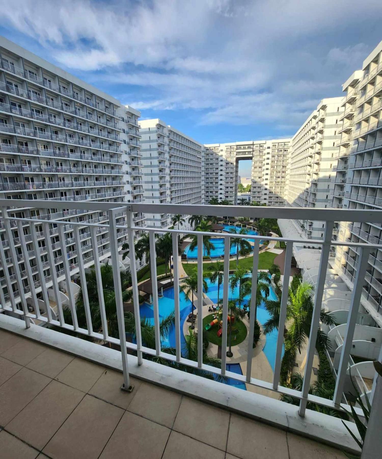 S&J Staycation at Shell Residences MOA/Near Airport