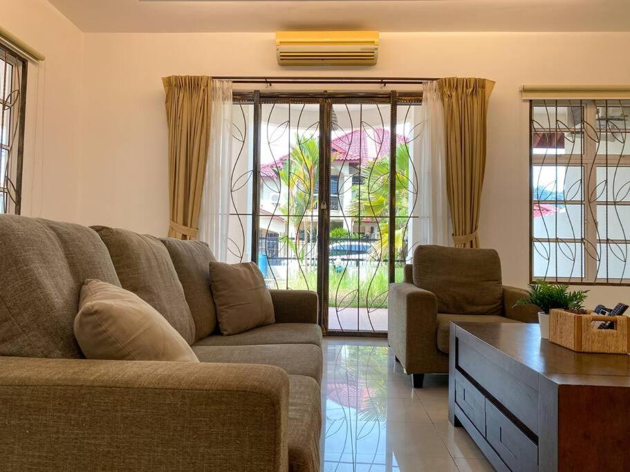 Teluk Cempedak Semi-D House 19Pax By Iconique photo 8