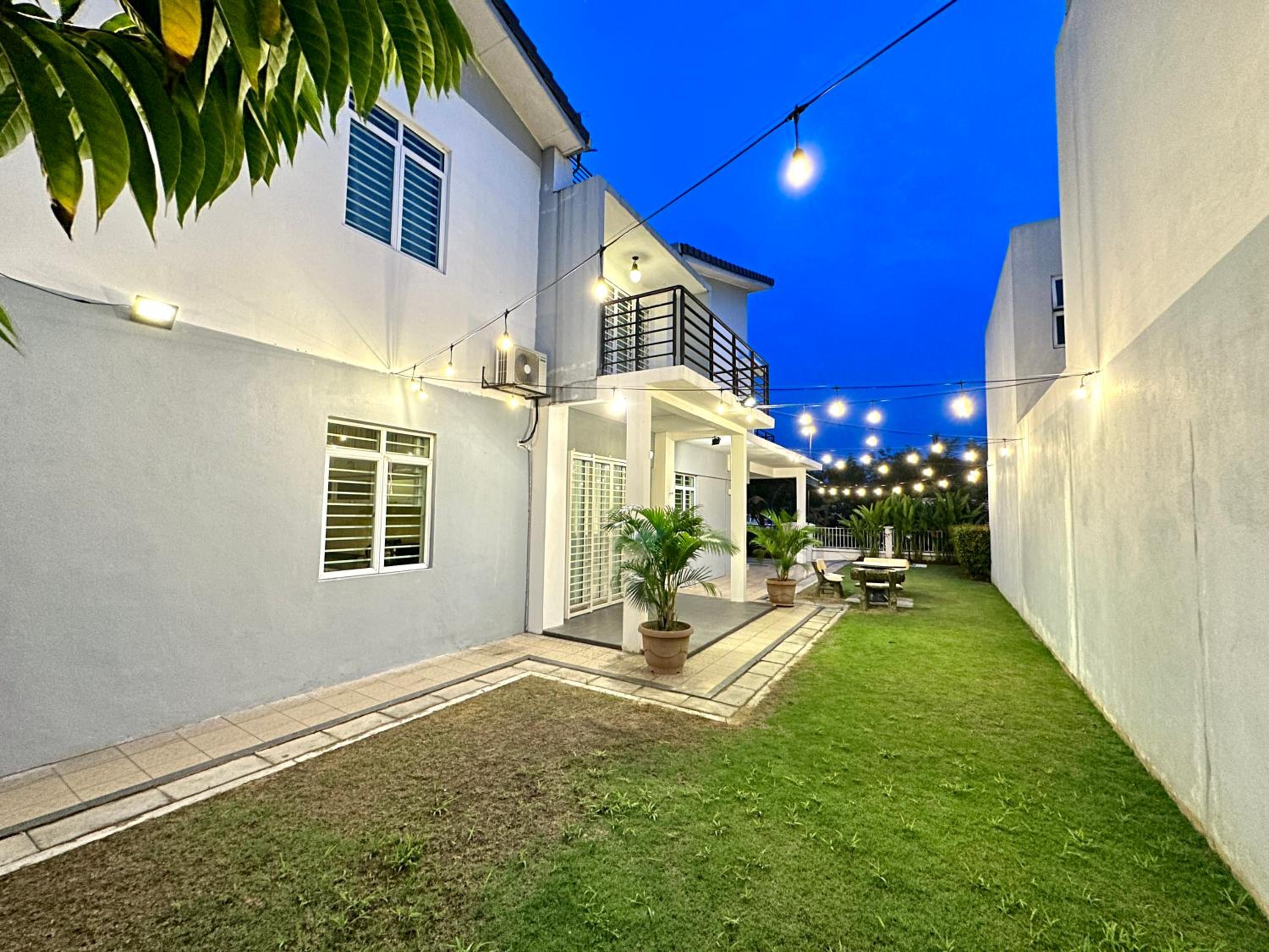 BNB Casa Grande at Rawang - spacious, 15 pax and WiFi photo 2