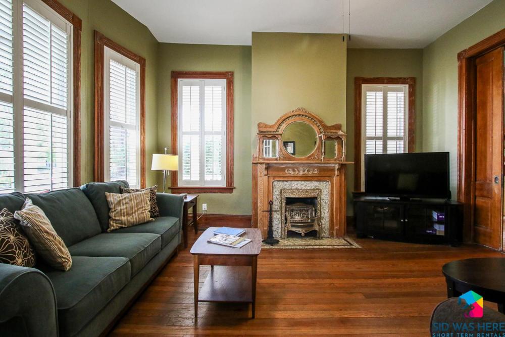 Victorian Getaway Close To Forsyth Park! view 3