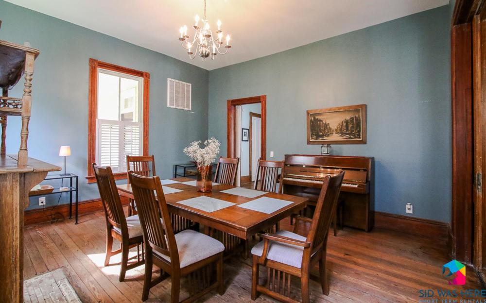 Victorian Getaway Close To Forsyth Park! view 4