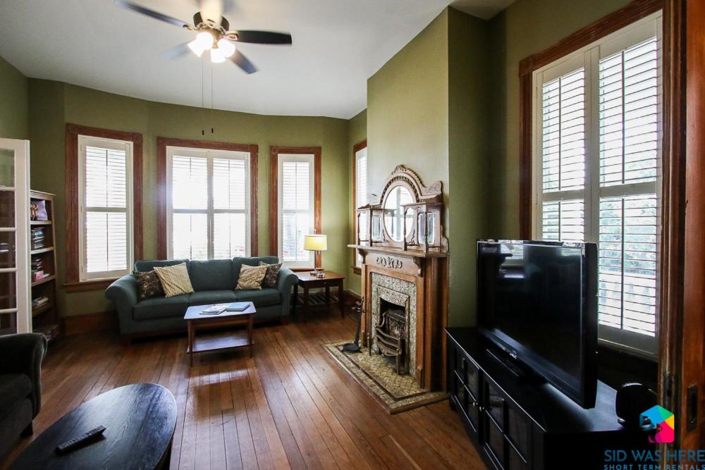 Victorian Getaway Close To Forsyth Park! view 5