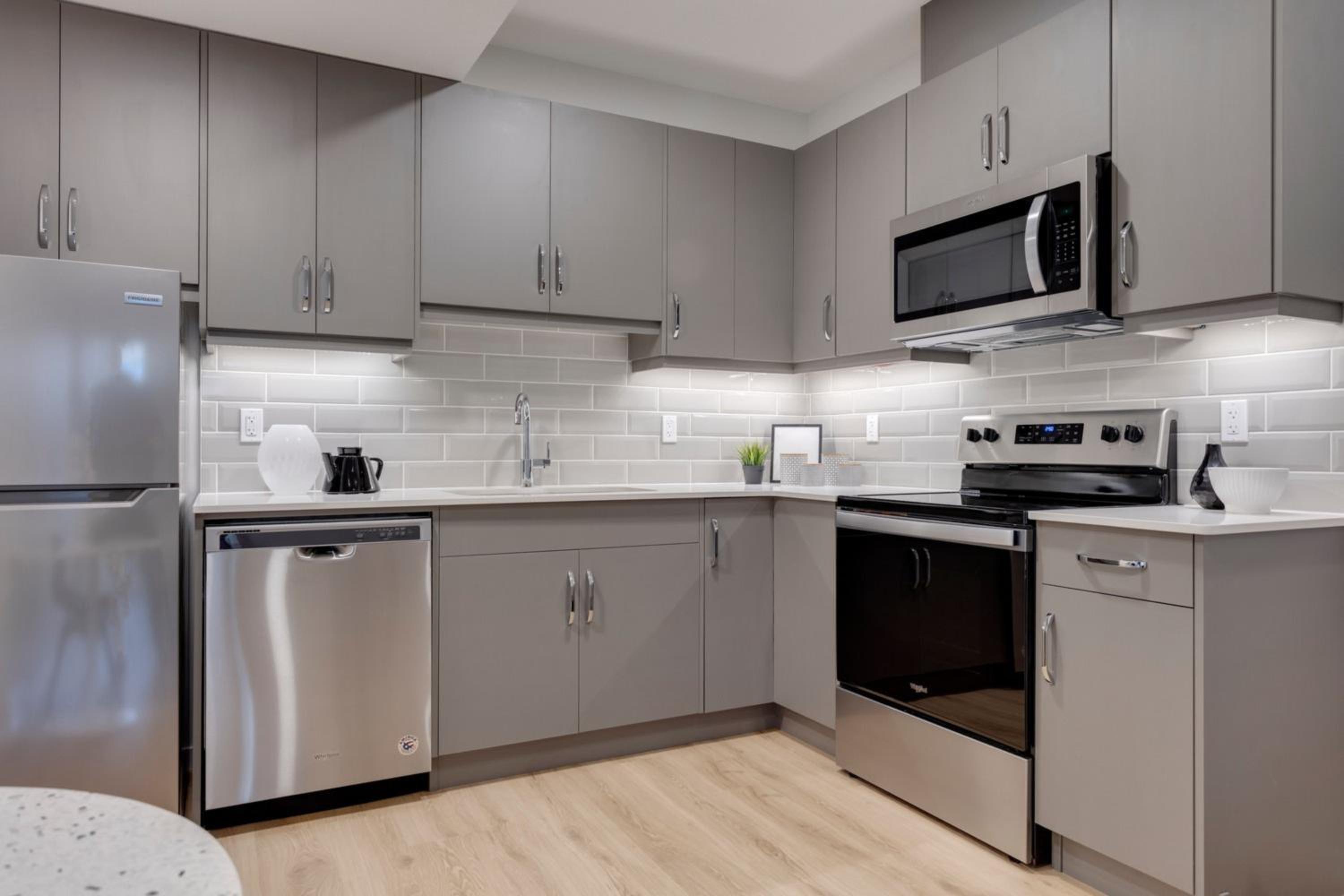 Spacious Modern Suite With Full Entertainment