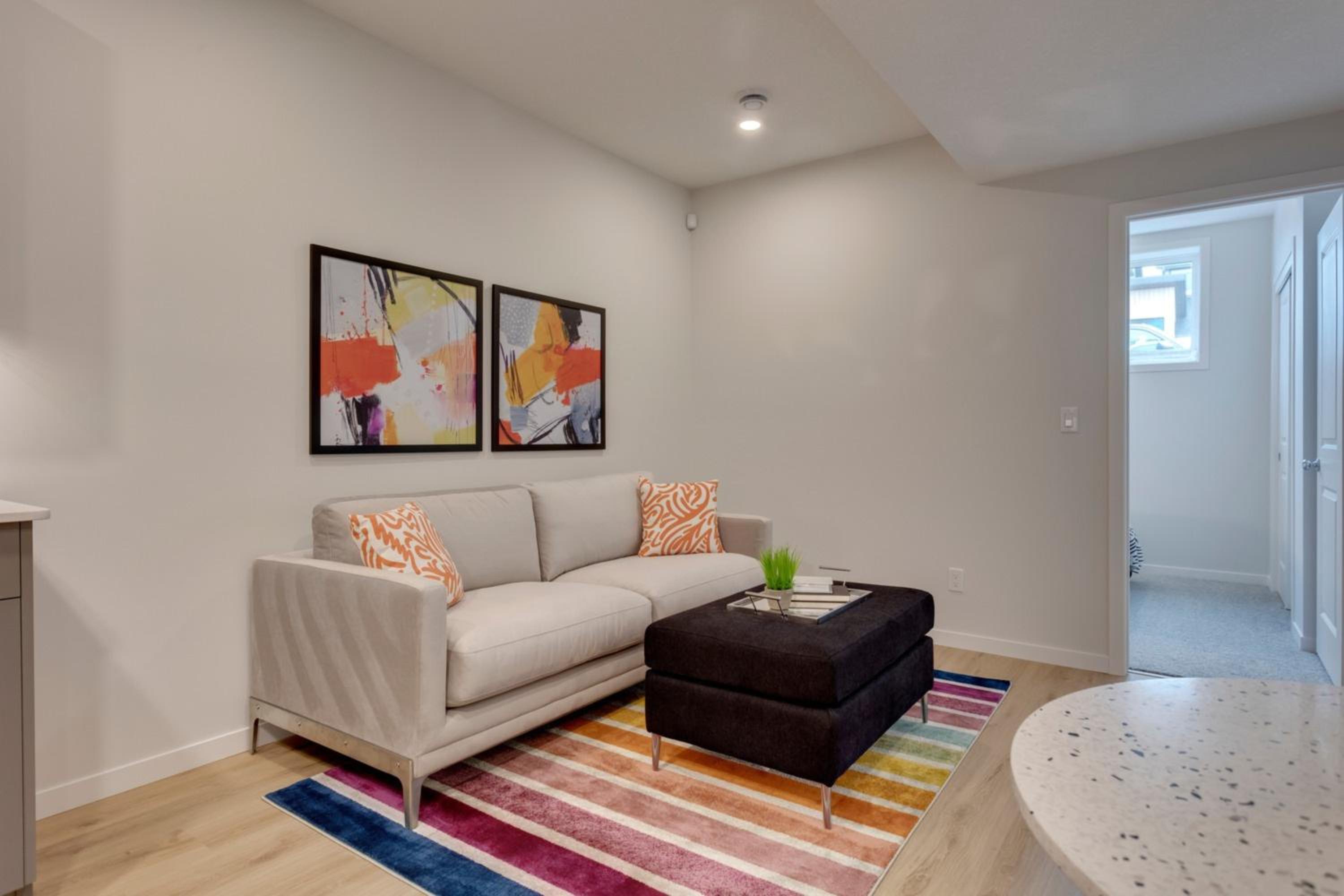 Spacious Modern Suite With Full Entertainment