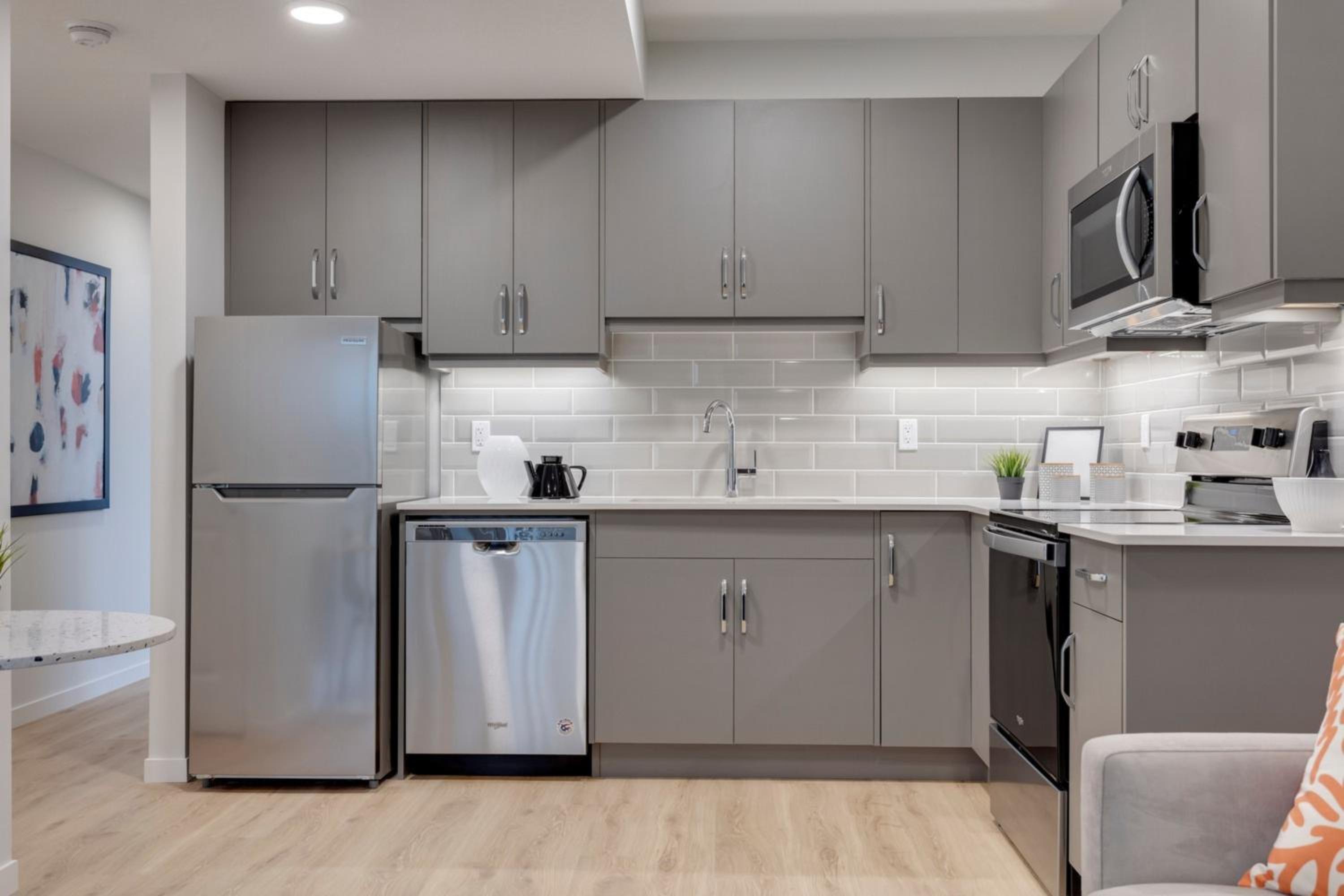Spacious Modern Suite With Full Entertainment