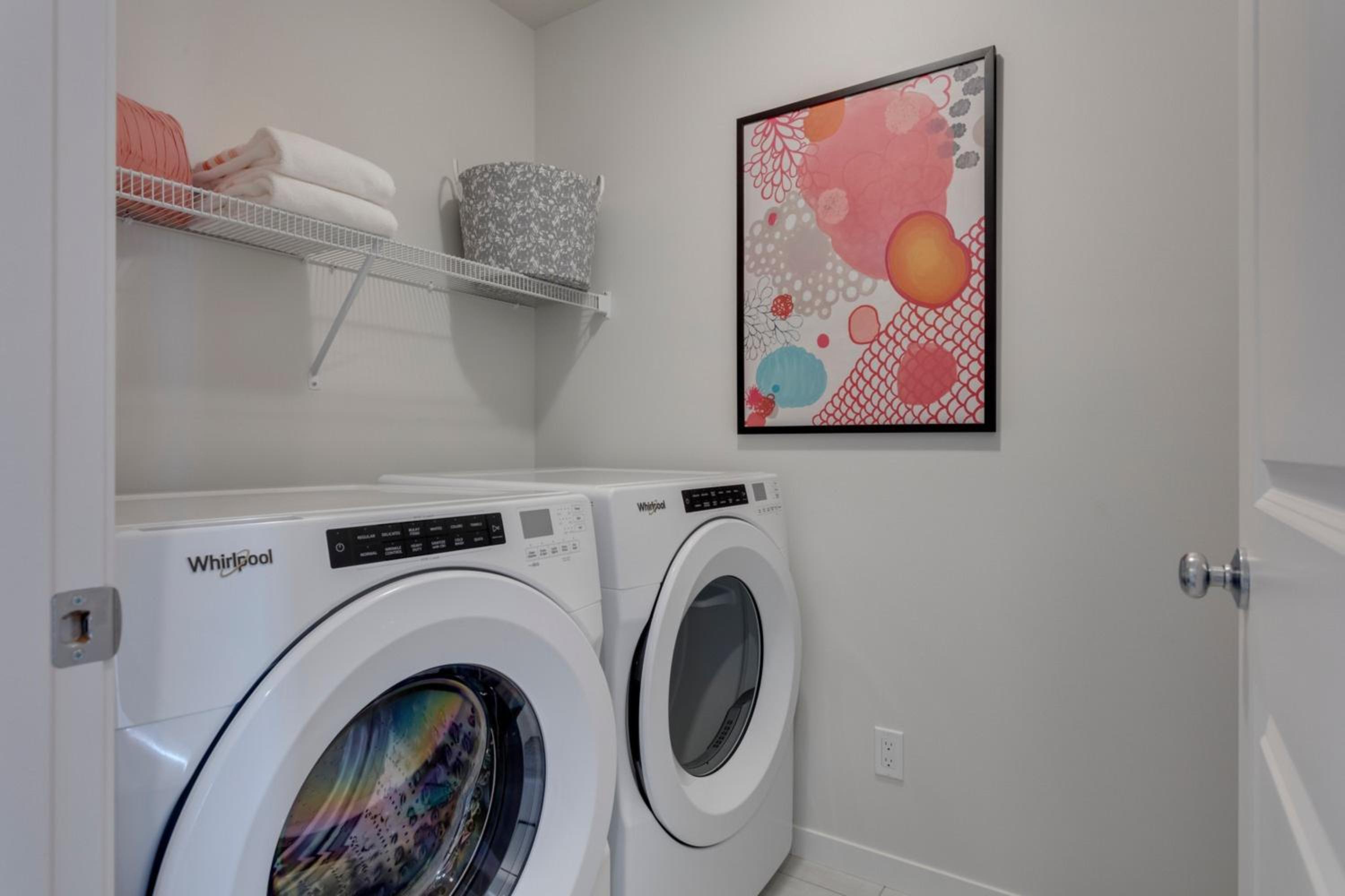 Spacious Modern Suite With Full Entertainment