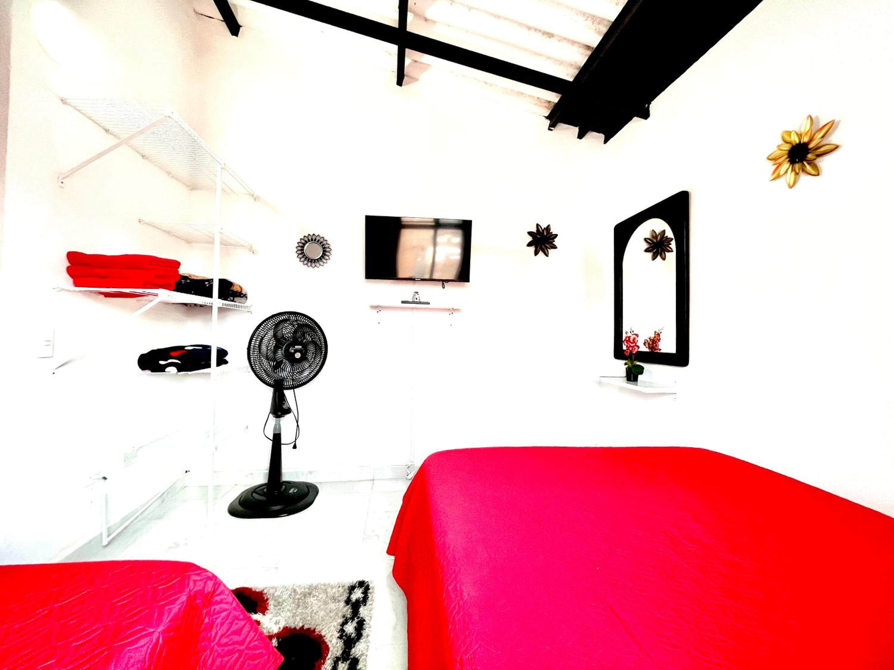 Edificio Victory Medellin - Apartamentos Acogedores y Equipados 100MB Wi-Fi, Central & Terraza Compartida
