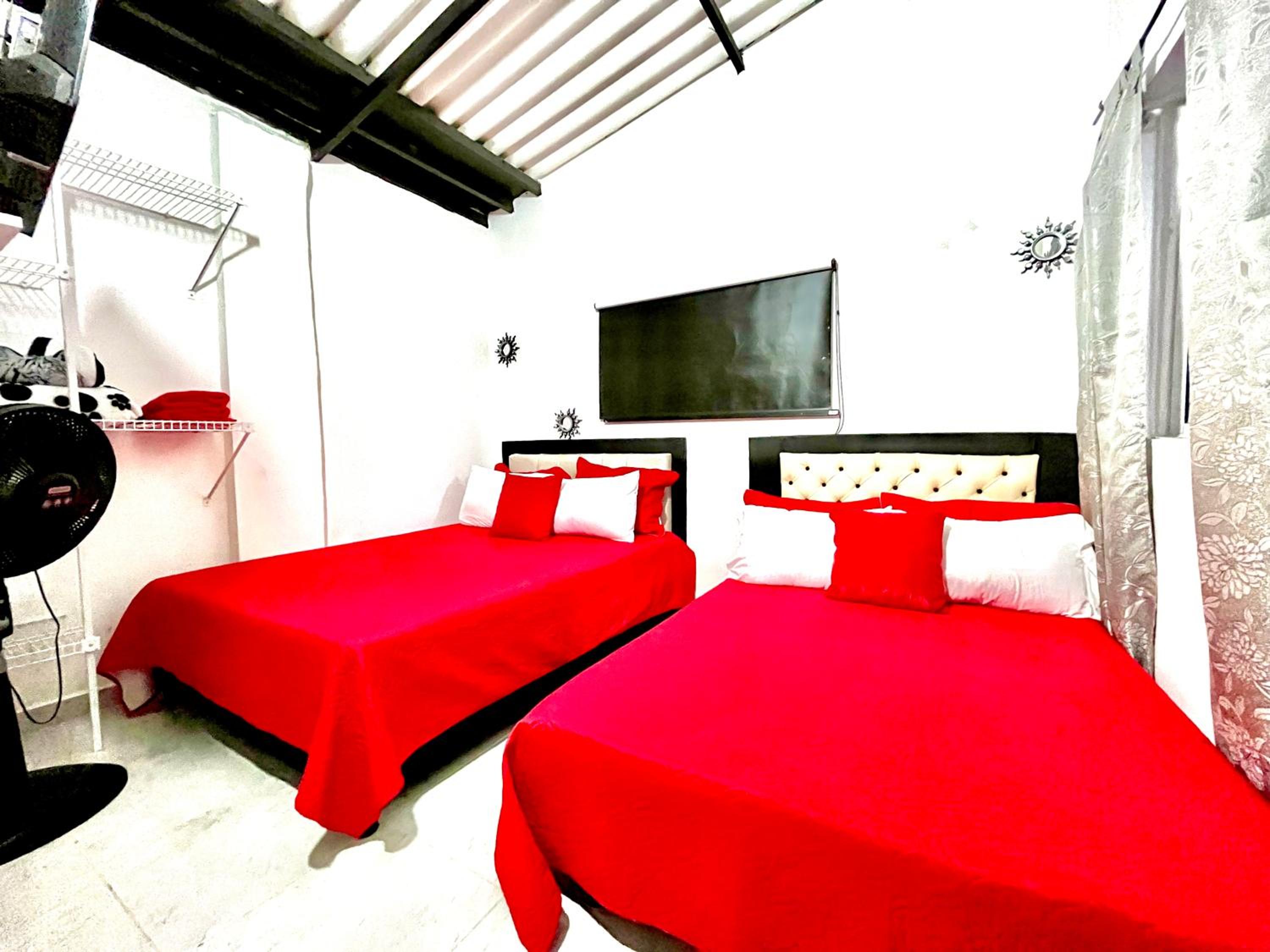 Edificio Victory Medellin - Apartamentos Acogedores y Equipados 100MB Wi-Fi, Central & Terraza Compartida