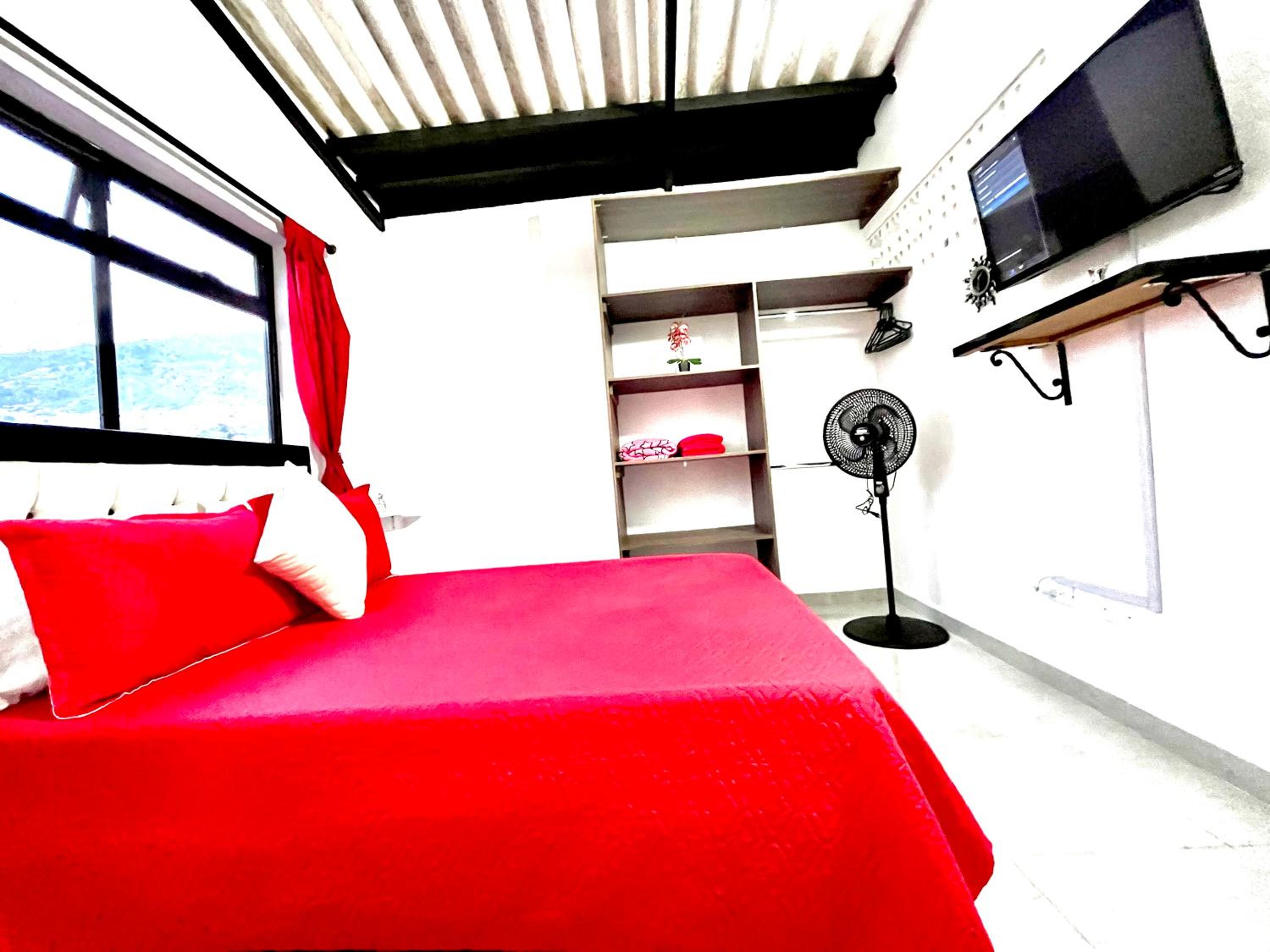 Edificio Victory Medellin - Apartamentos Acogedores y Equipados 100MB Wi-Fi, Central & Terraza Compartida