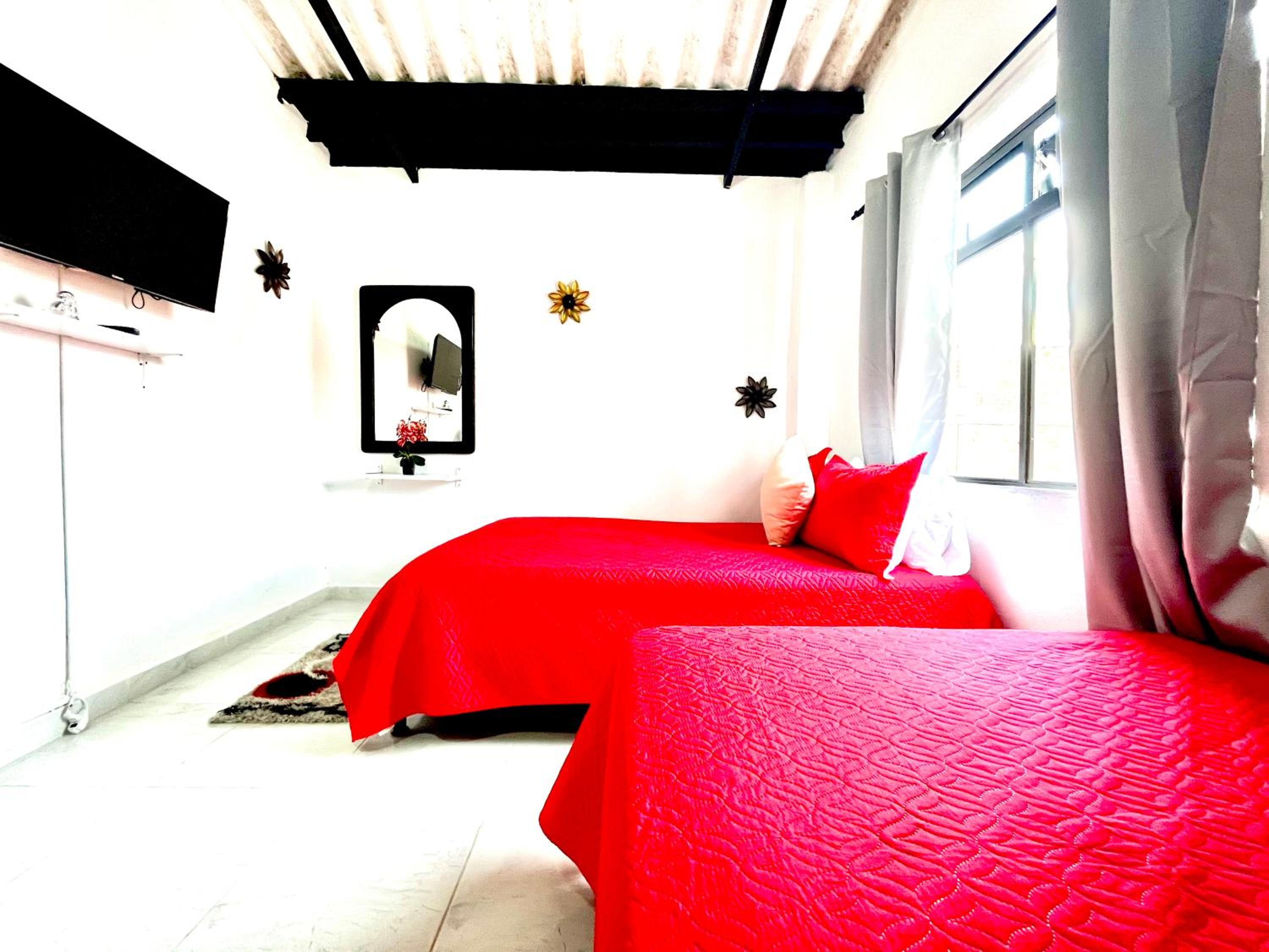 Edificio Victory Medellin - Apartamentos Acogedores y Equipados 100MB Wi-Fi, Central & Terraza Compartida