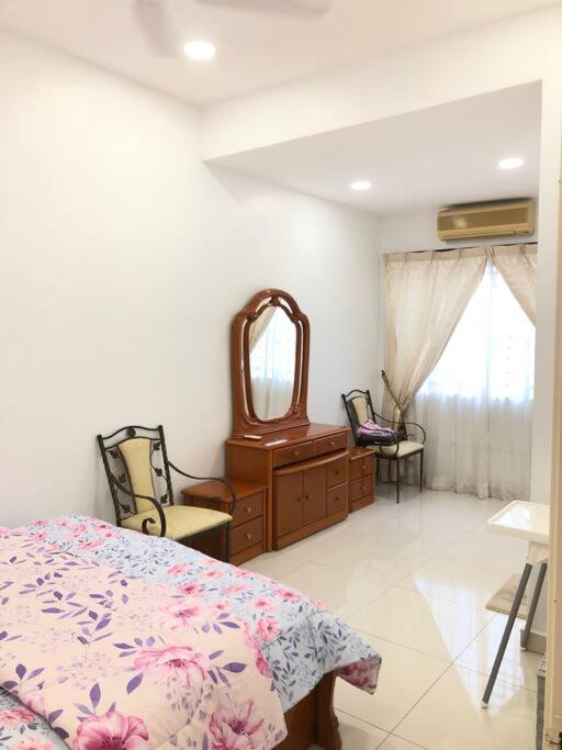 Homestay 7-12pax in Shah Alam photo 2