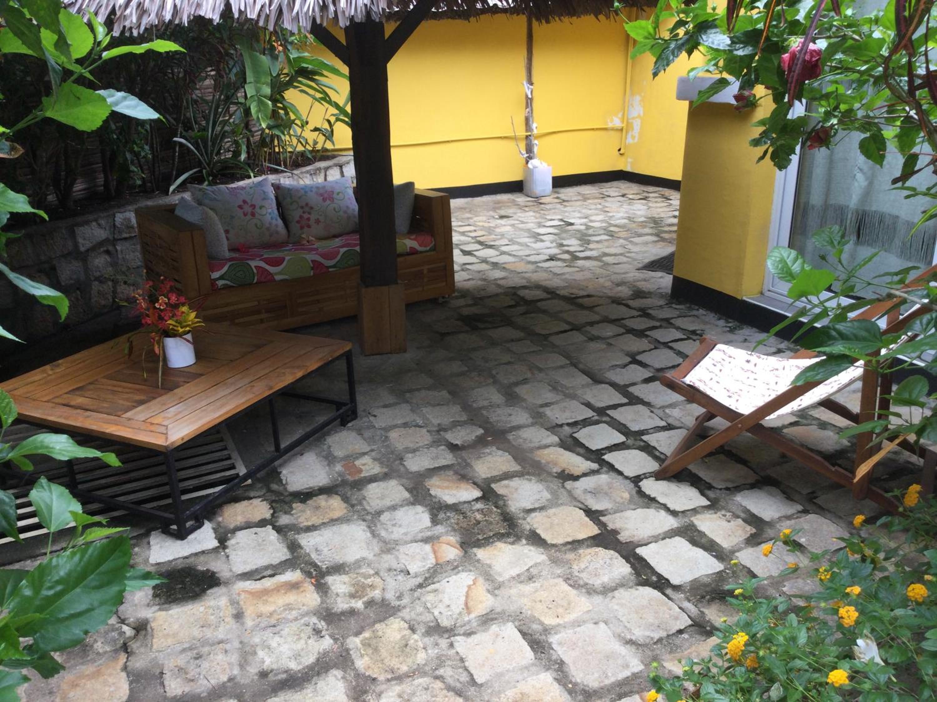 Superbe Studio + terrasse privée « le Clair de l’une » view 3
