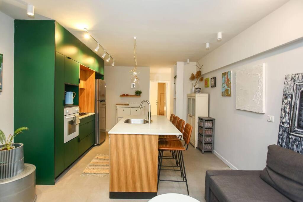 Boutique 1BR Garden TLV Apartment view 2