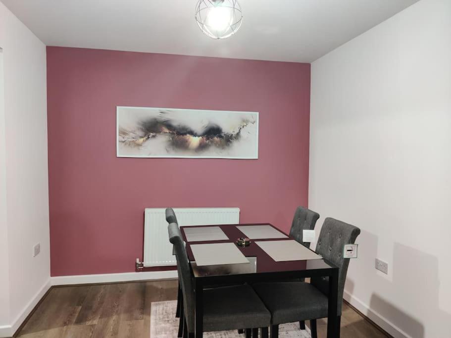 Elegant, Spacious 2bed in Crystal Palace, London view 5