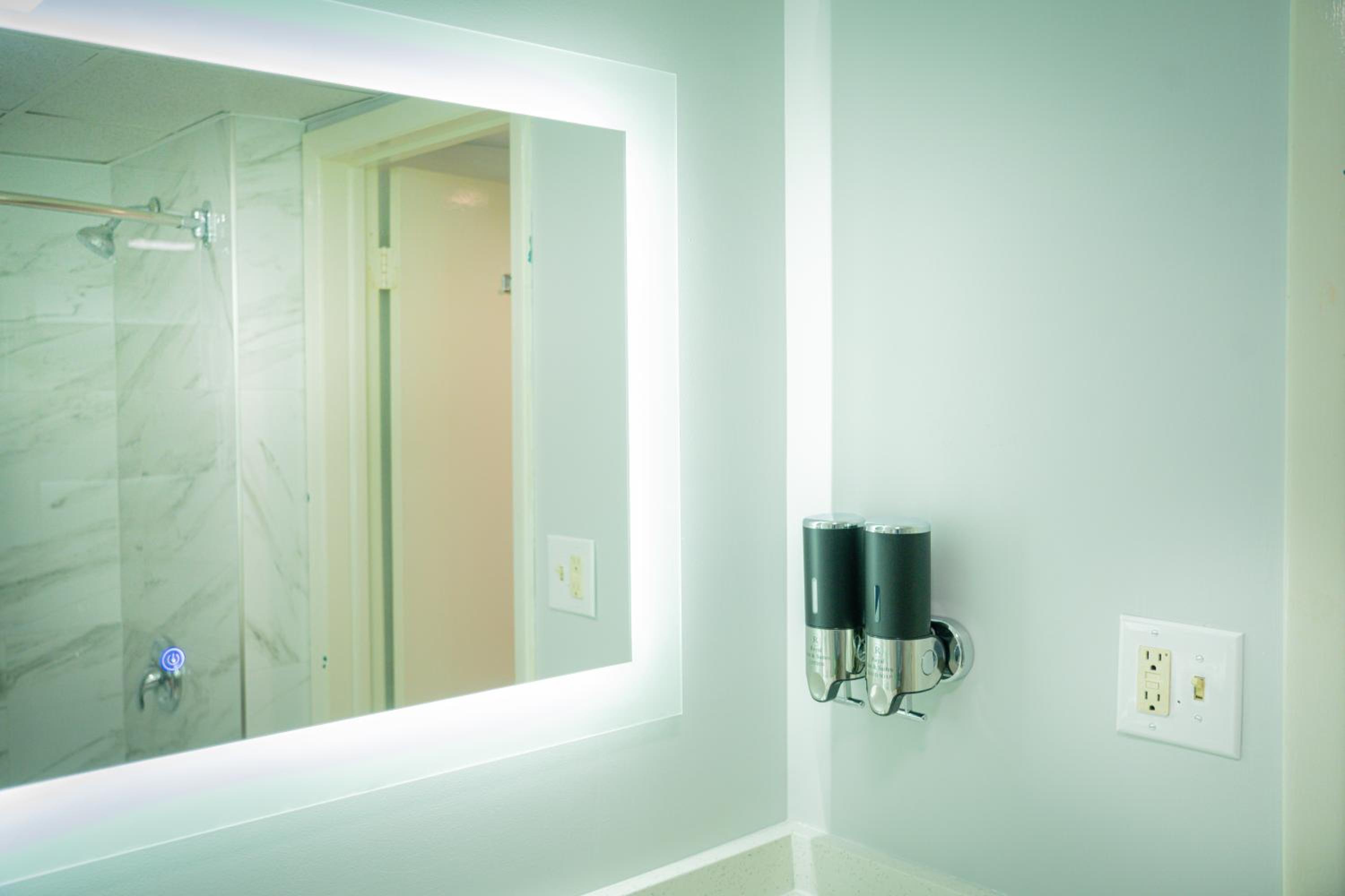 Royal Inn & Suites, Kuva 29