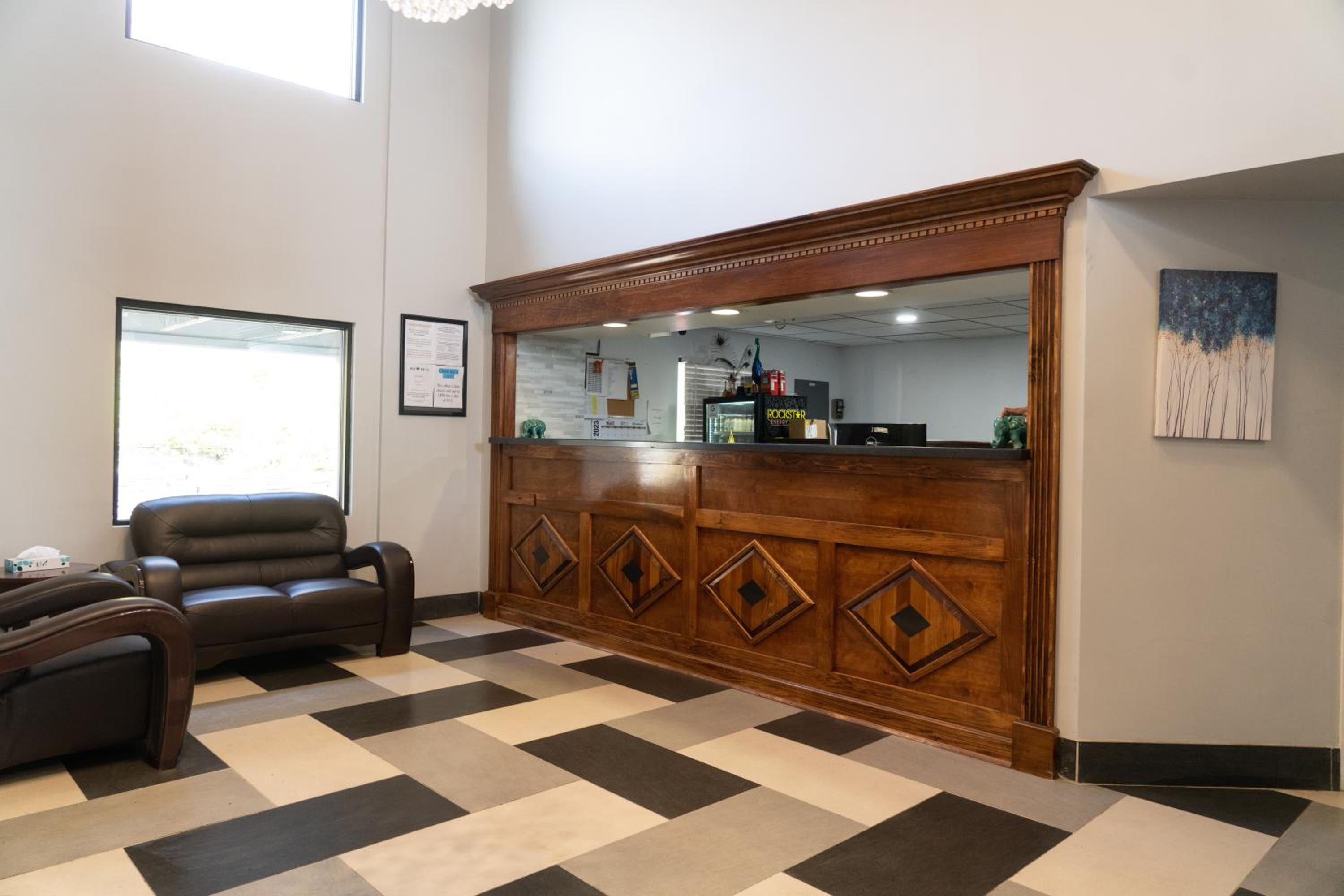 Royal Inn & Suites