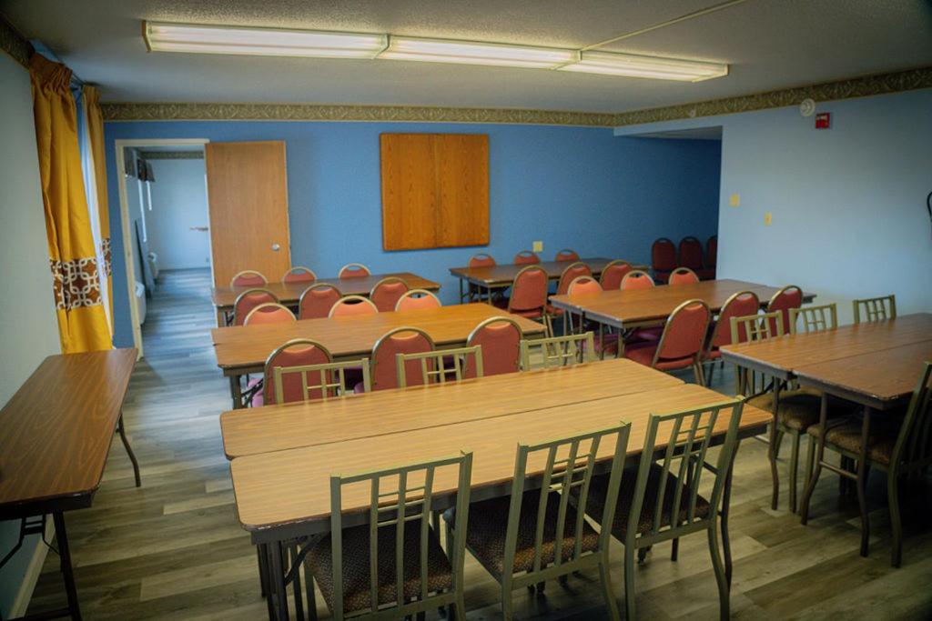 Royal Inn & Suites, Kuva 30