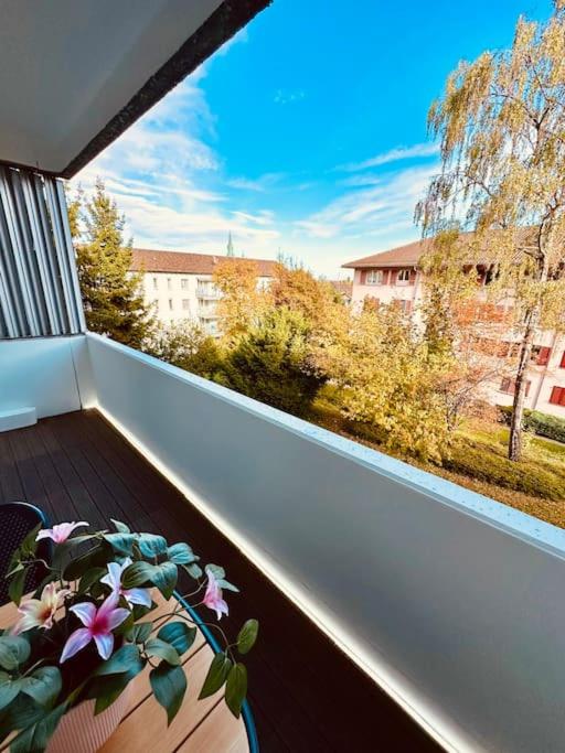 Modern City Studio with Air Condition & Balcony