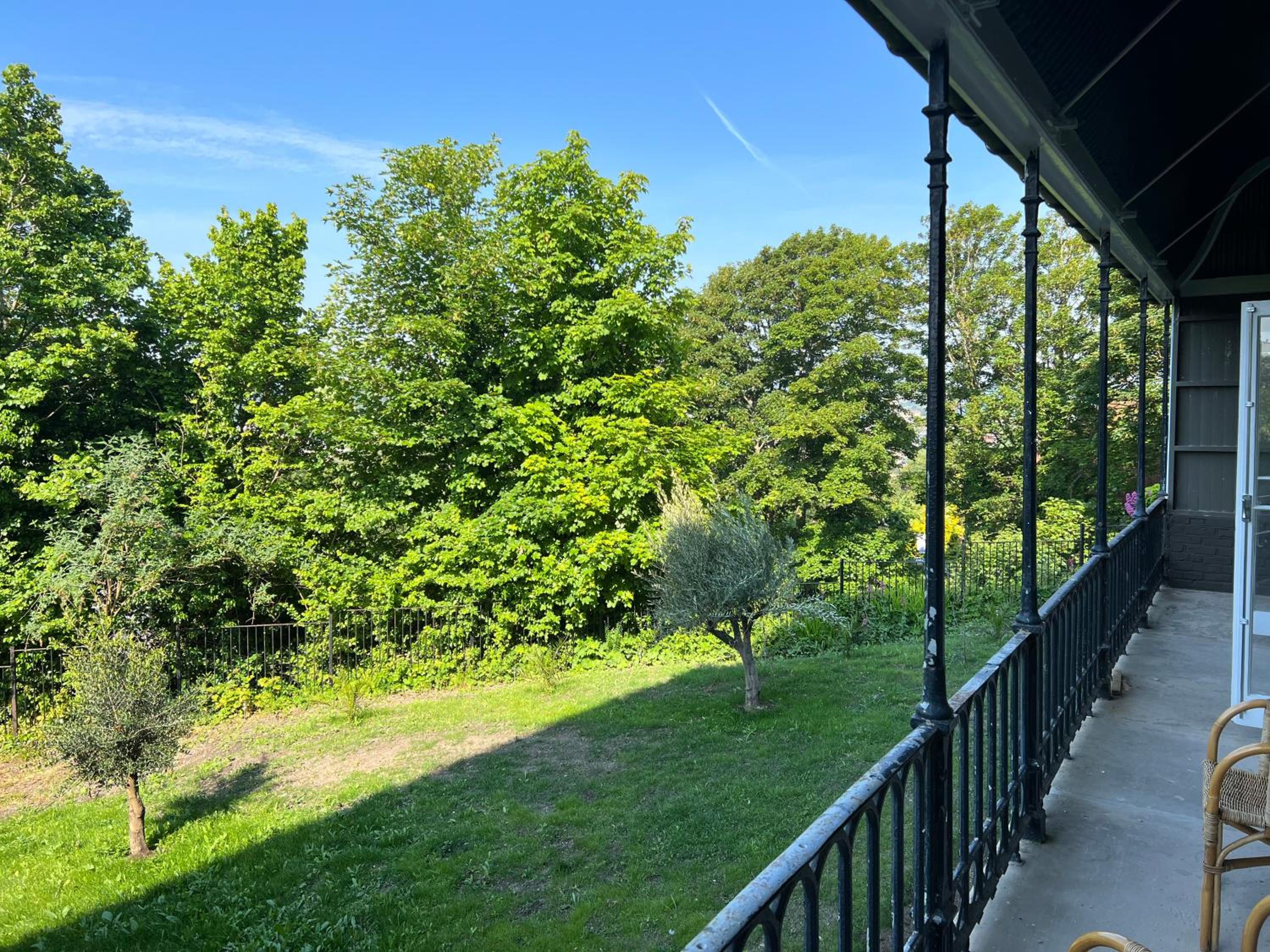Luxury garden apartment under the Castle, Dover