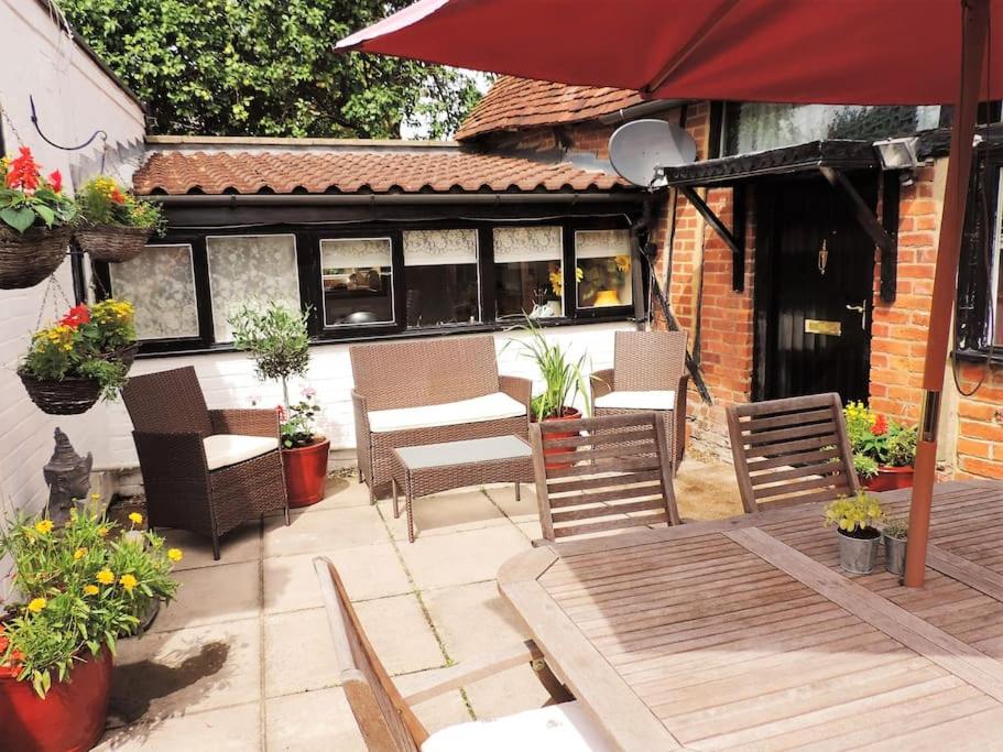 The Barn Delightful secluded Cottage in Heart Old Amersham view 3
