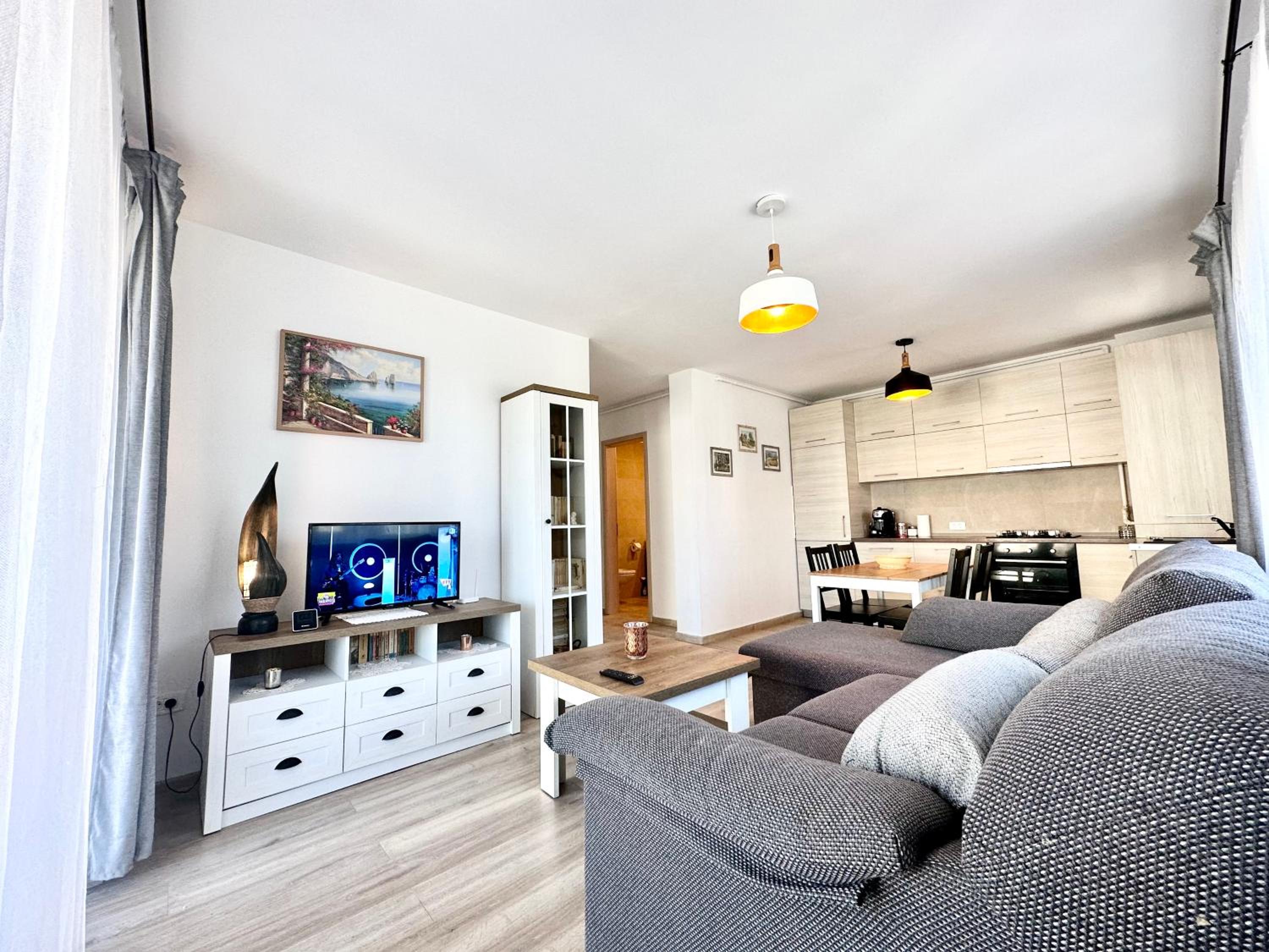 Kasper Coresi Mall - Rise Private Apartments & Suites view 5