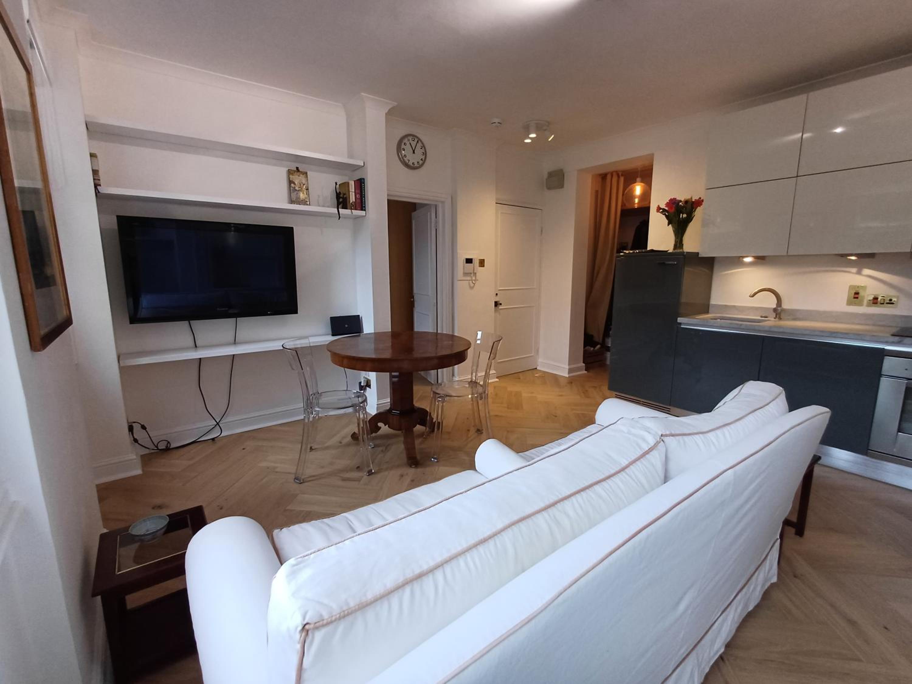 Luminous Marylebone Apartment