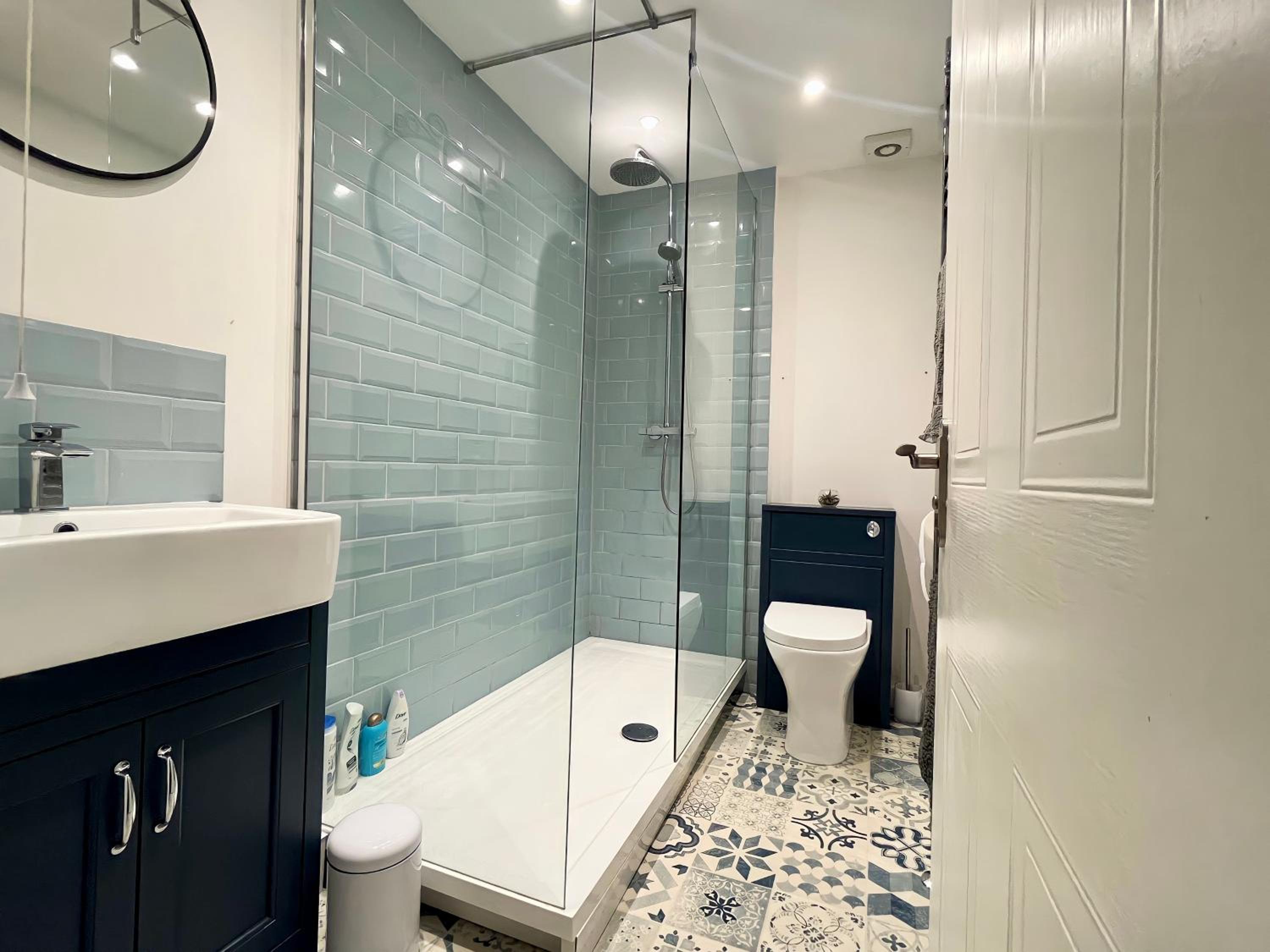Seaview Apartment - Steps to Southsea Beach