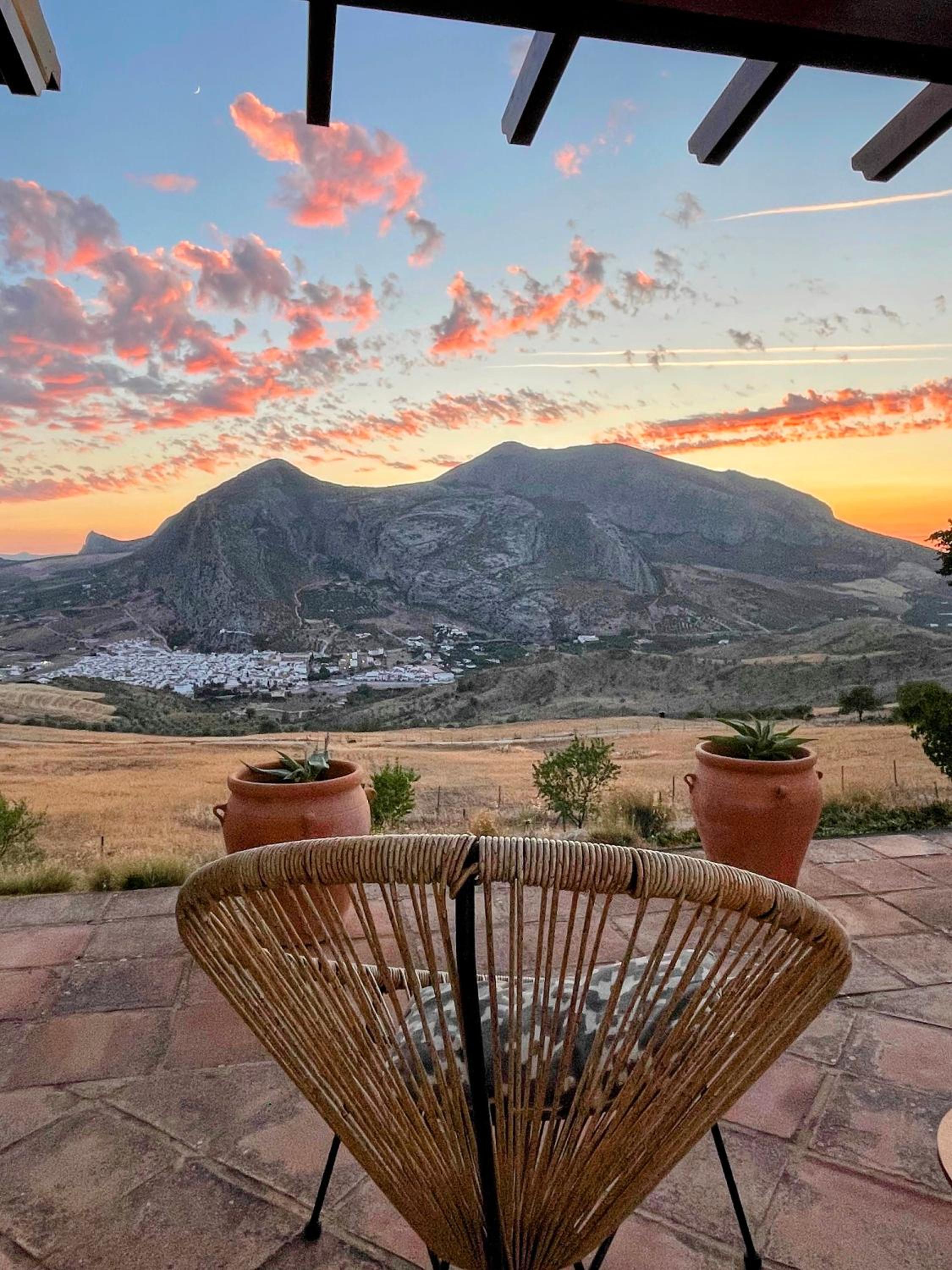 La Sorpresa view 3