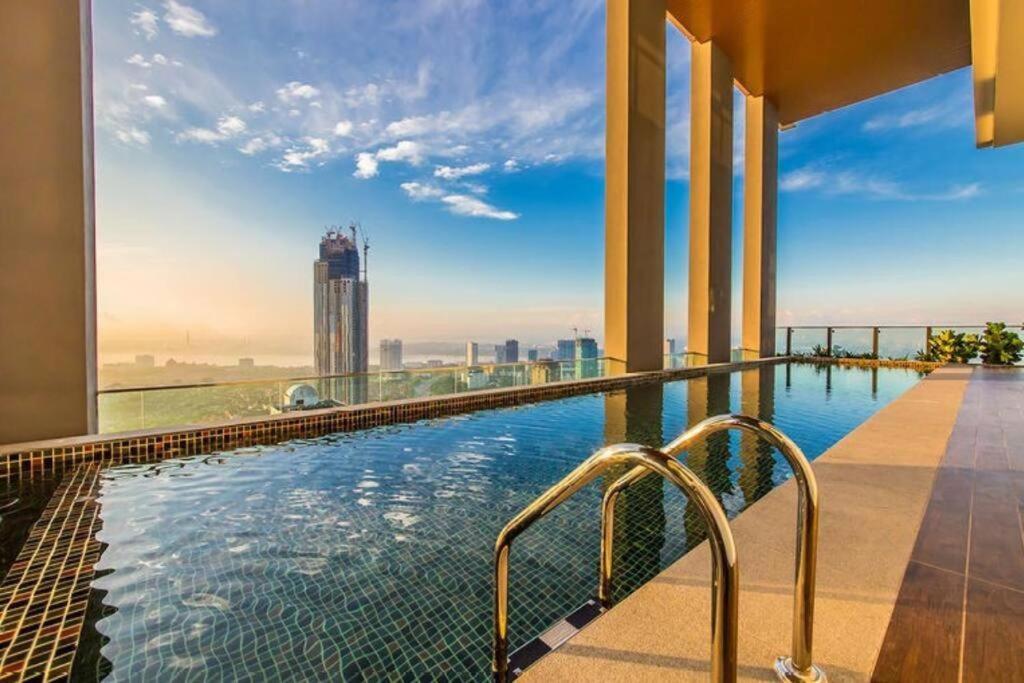Sky88 Luxury2BR KSL/Midvalley/CS by Our Stay