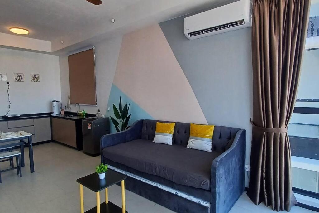 Stylish Urban Suite Penang - with infinite pool photo 1