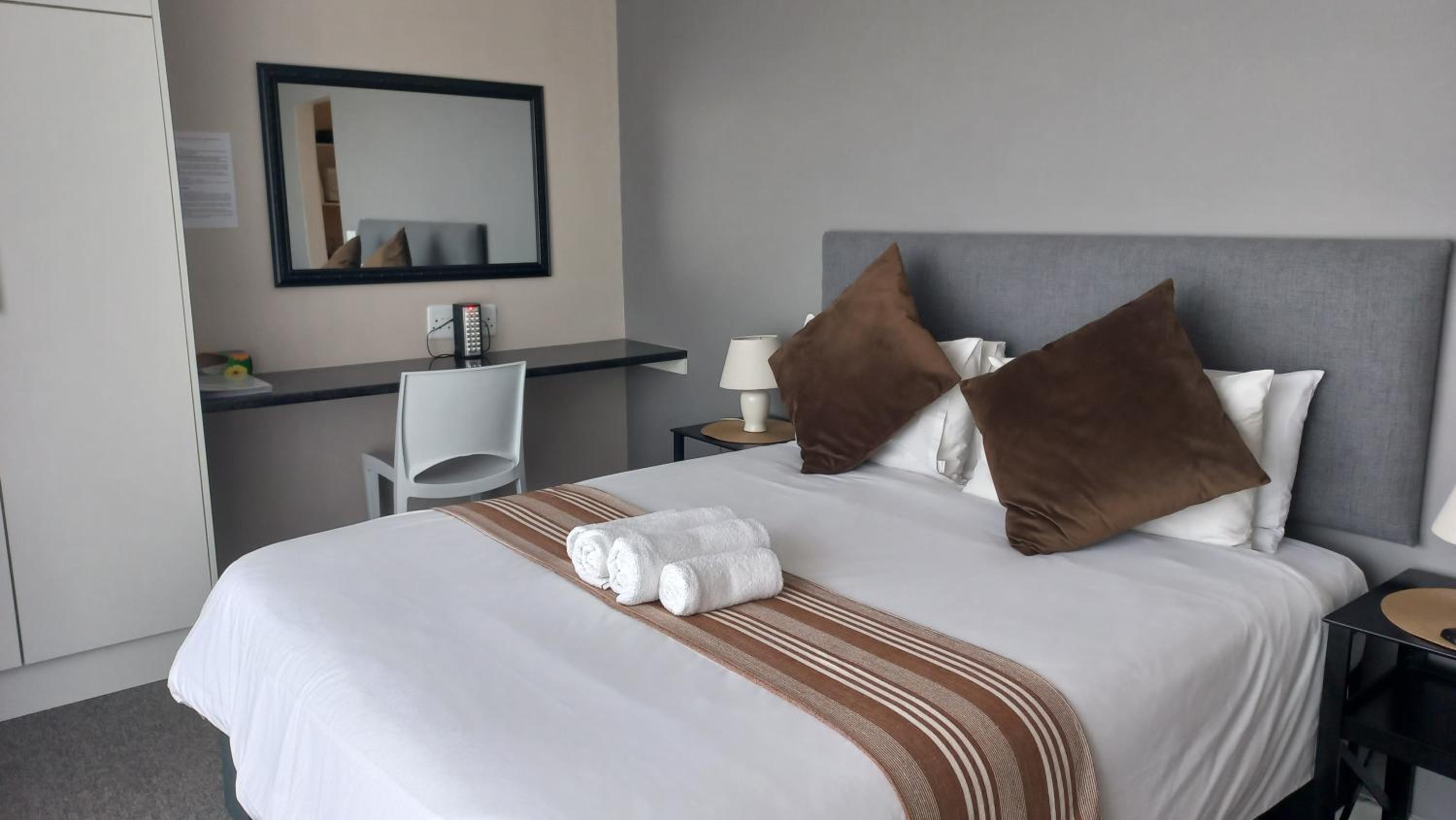 Phoenix Lodge and Waterside Accommodation