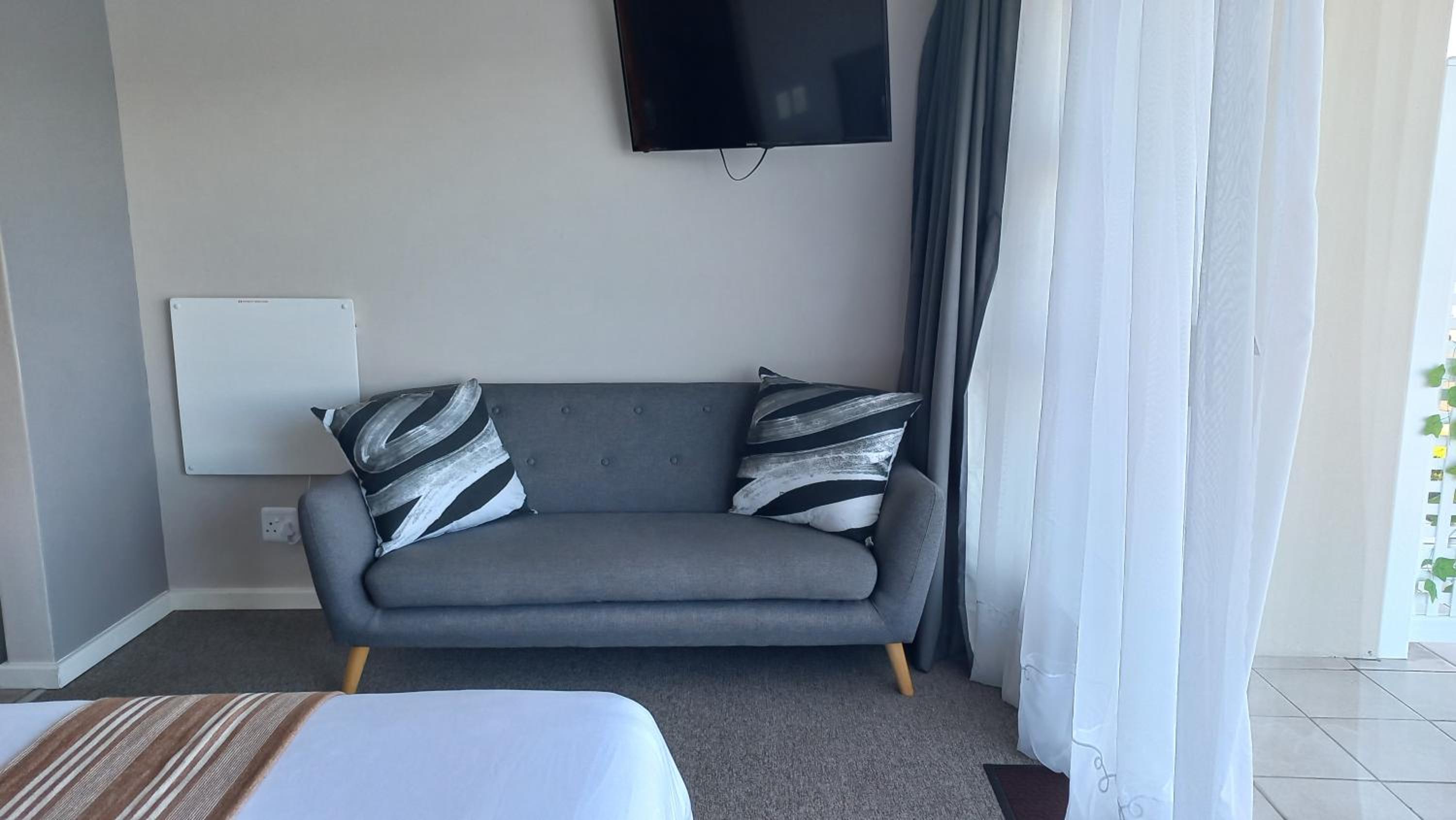 Phoenix Lodge and Waterside Accommodation