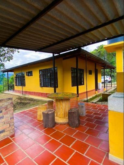 Casas De Campo - El Paraíso