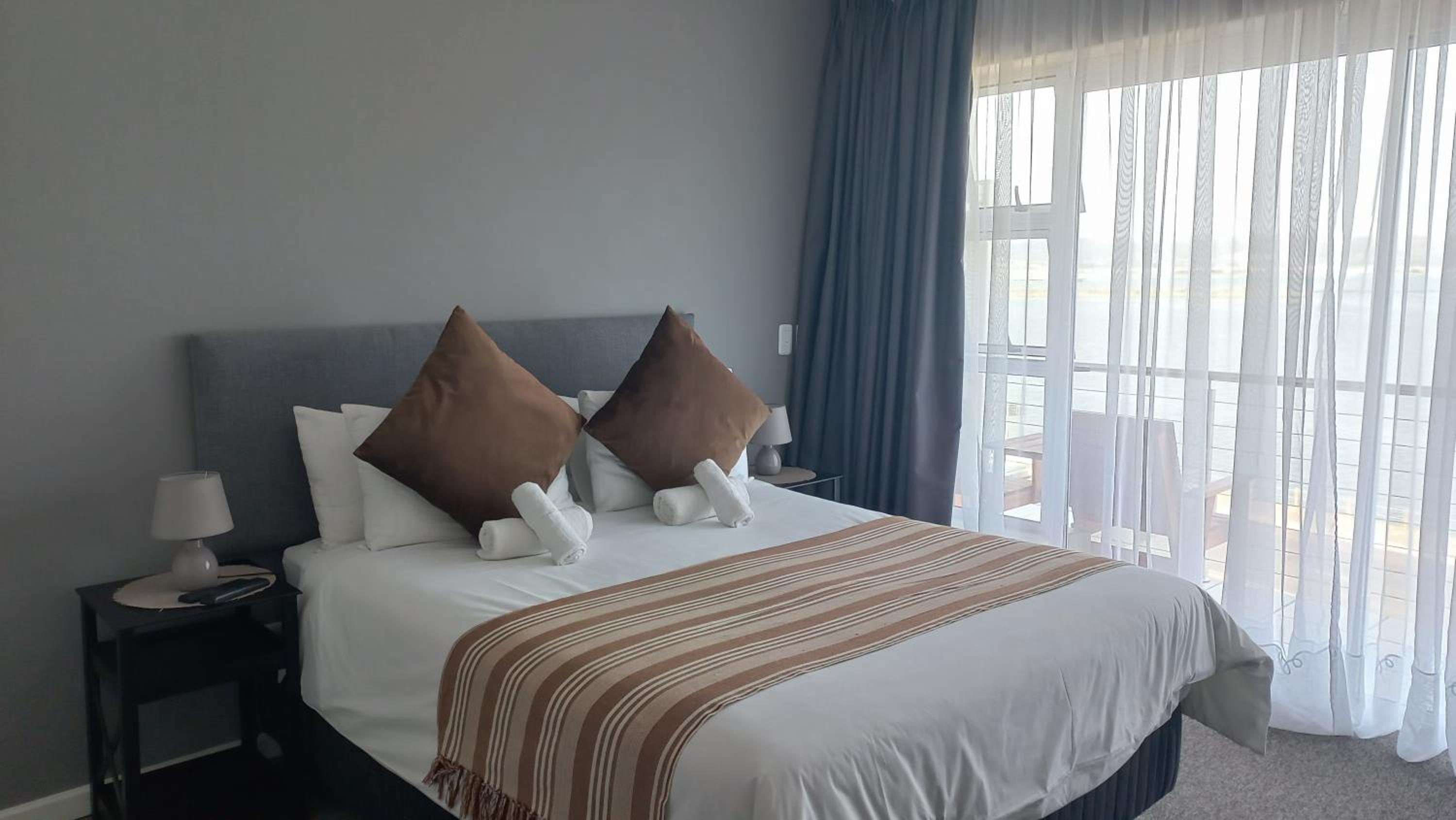 Phoenix Lodge and Waterside Accommodation