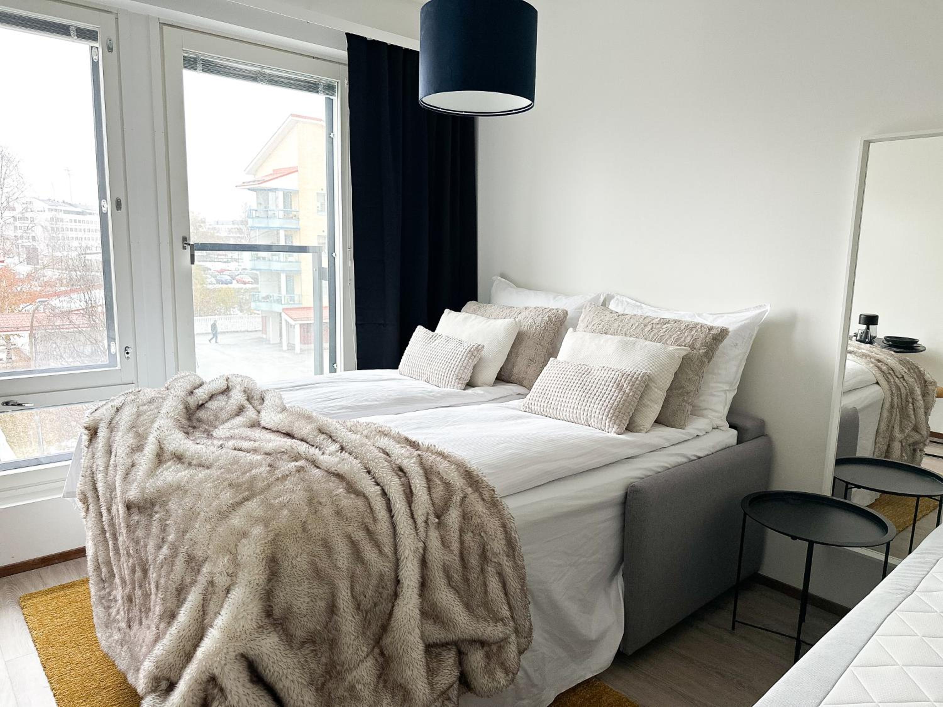 Aurora Central Suite II By BookLapland