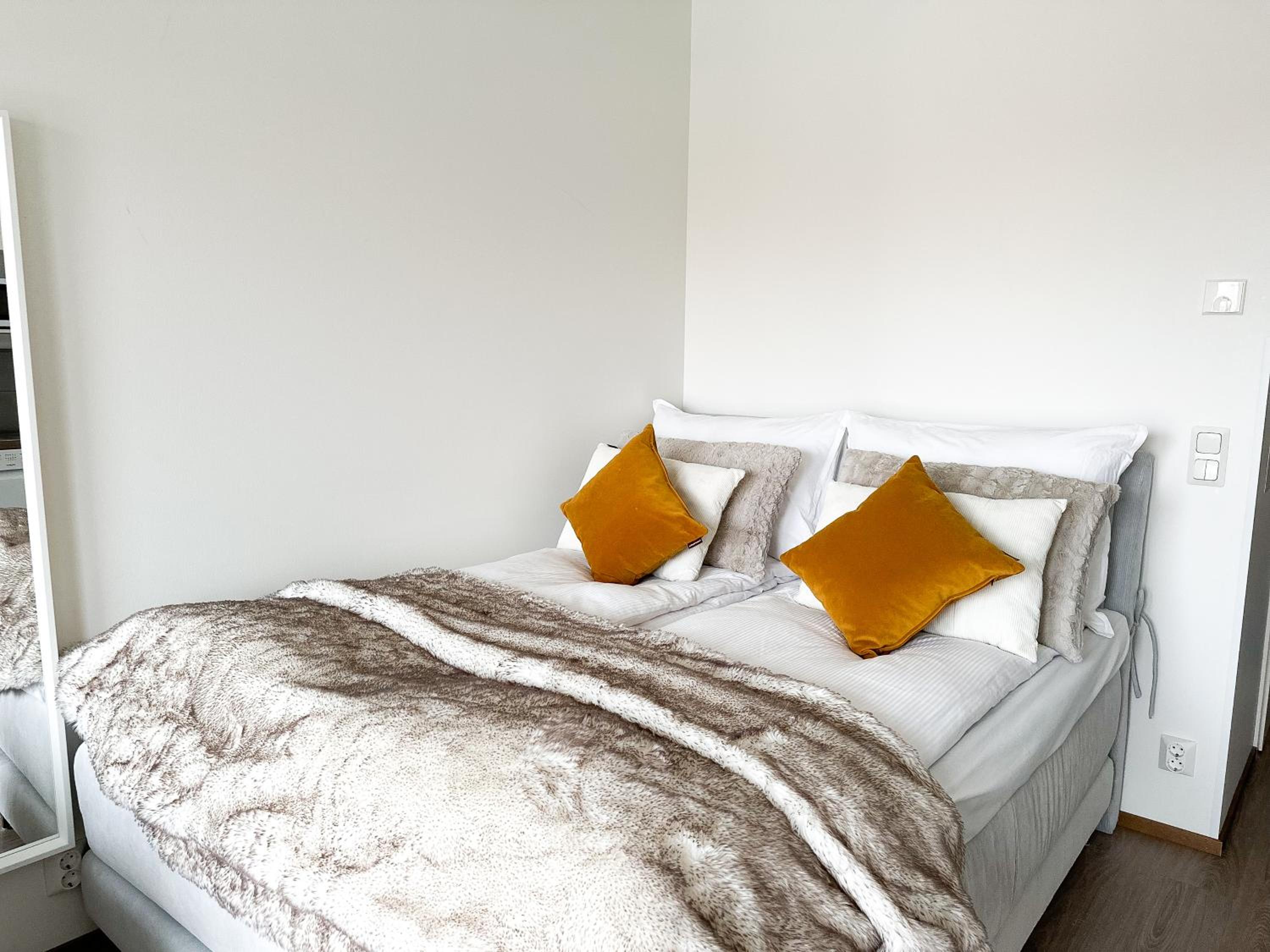 Aurora Central Suite II By BookLapland
