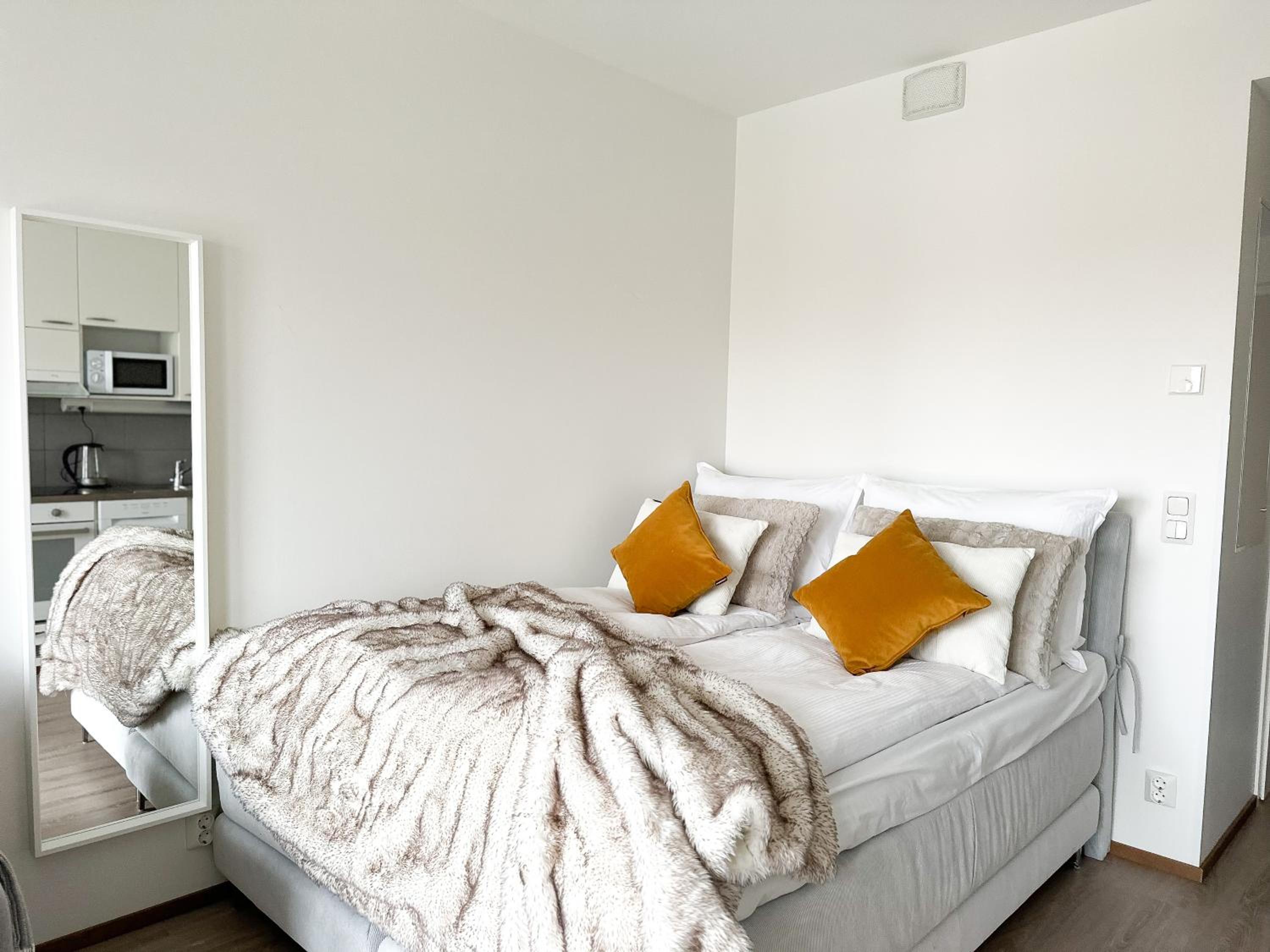 Aurora Central Suite II By BookLapland