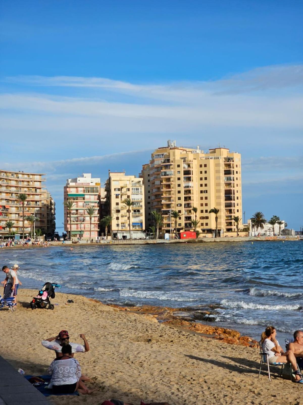 Аcogedor apartamento de dos dormitorios en torrevieja