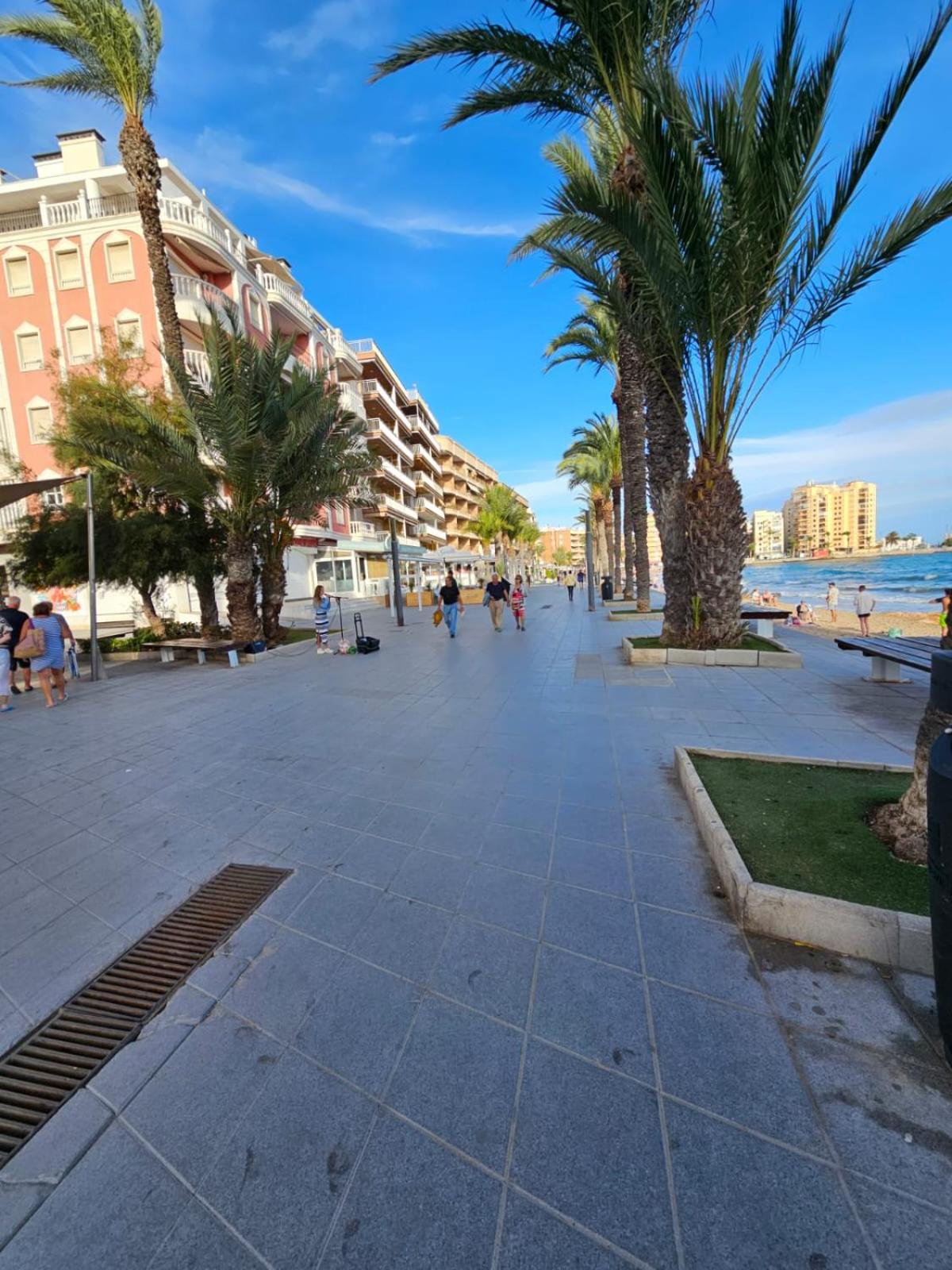 Аcogedor apartamento de dos dormitorios en torrevieja