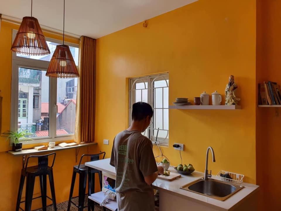 Large Window- Quiet- Old Quarter