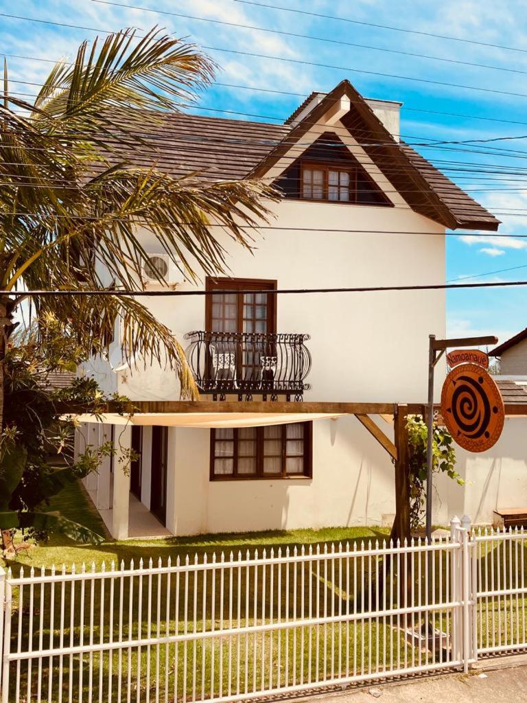 Townhouse composta por 4 triplex duas suítes a duas quadras do mar