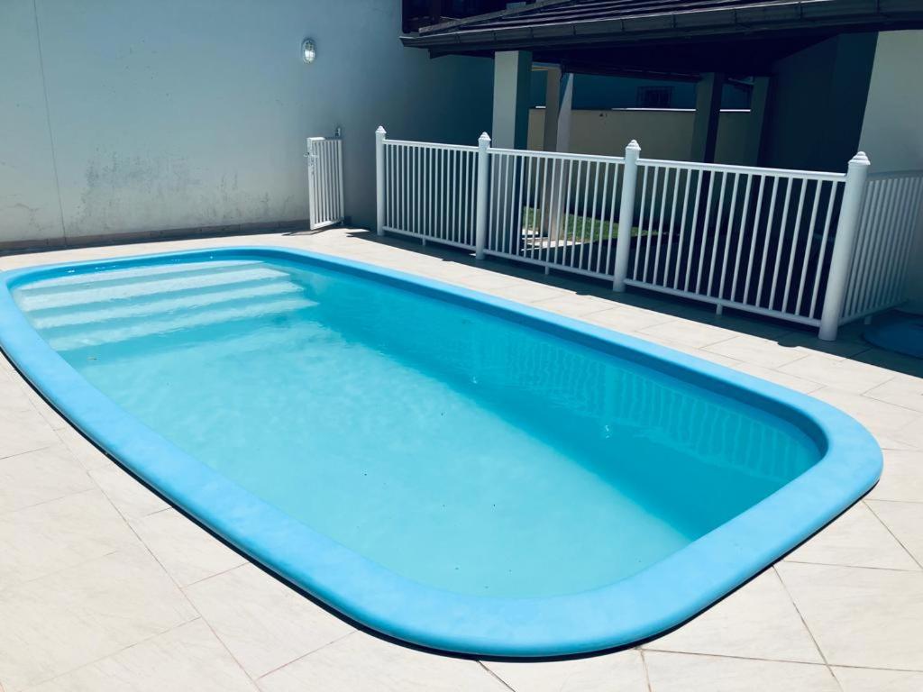 Townhouse composta por 4 triplex duas suítes a duas quadras do mar