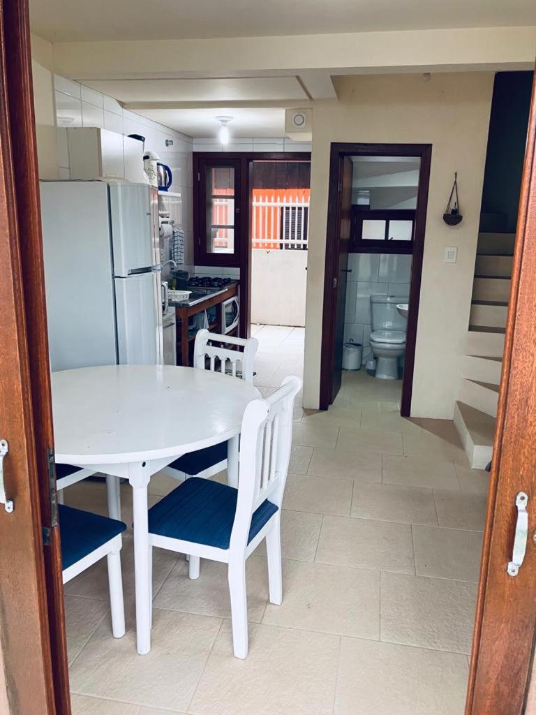 Townhouse composta por 4 triplex duas suítes a duas quadras do mar