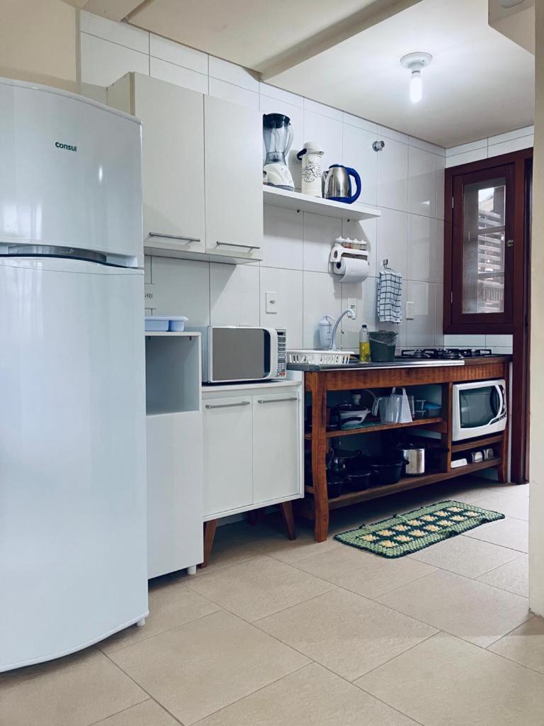 Townhouse composta por 4 triplex duas suítes a duas quadras do mar