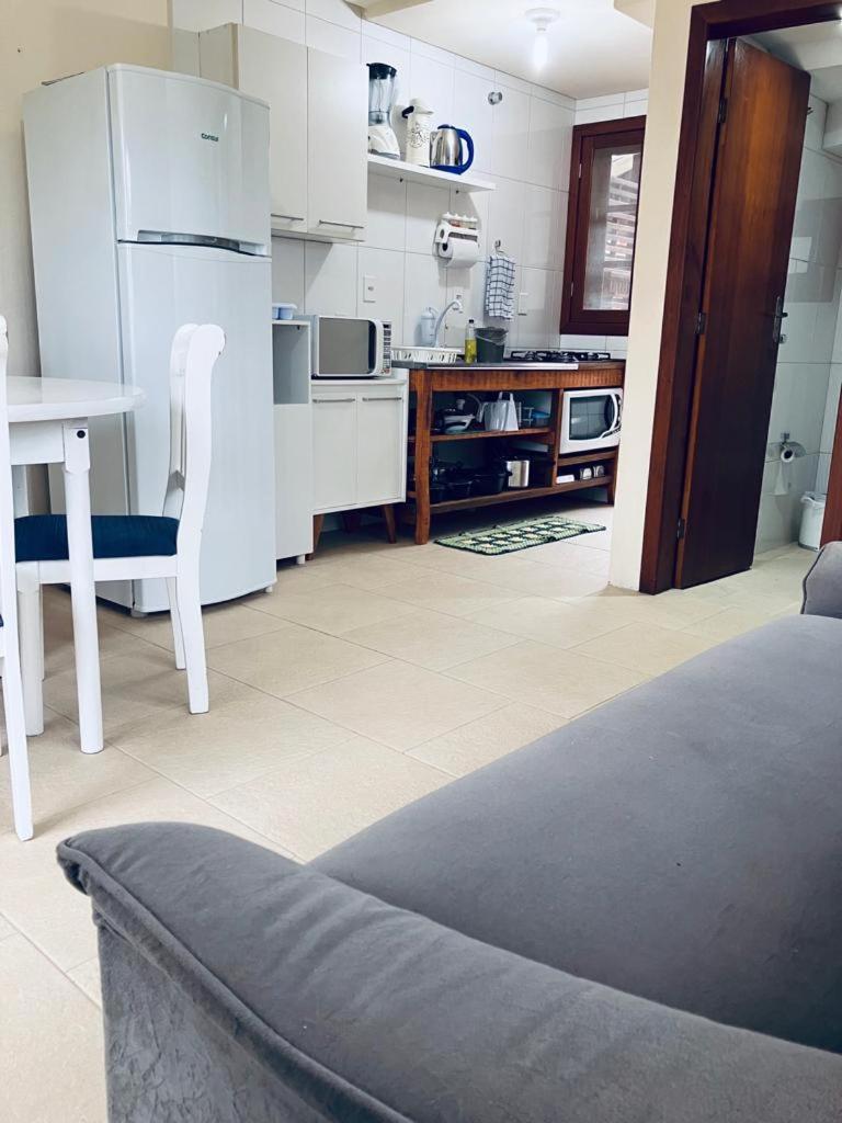 Townhouse composta por 4 triplex duas suítes a duas quadras do mar