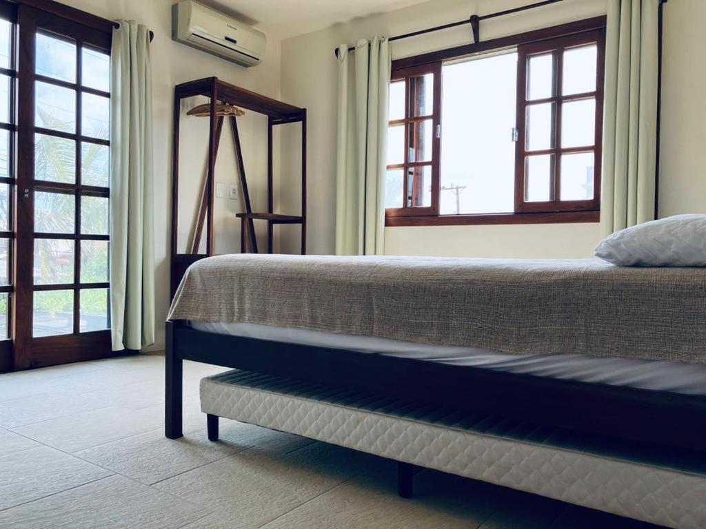 Townhouse composta por 4 triplex duas suítes a duas quadras do mar