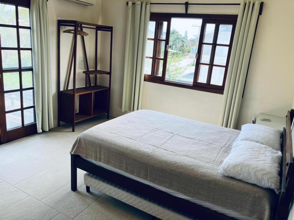 Townhouse composta por 4 triplex duas suítes a duas quadras do mar