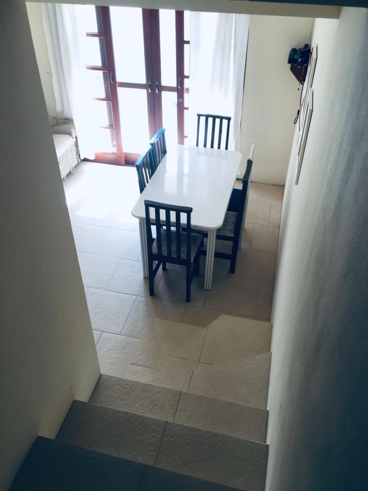 Townhouse composta por 4 triplex duas suítes a duas quadras do mar