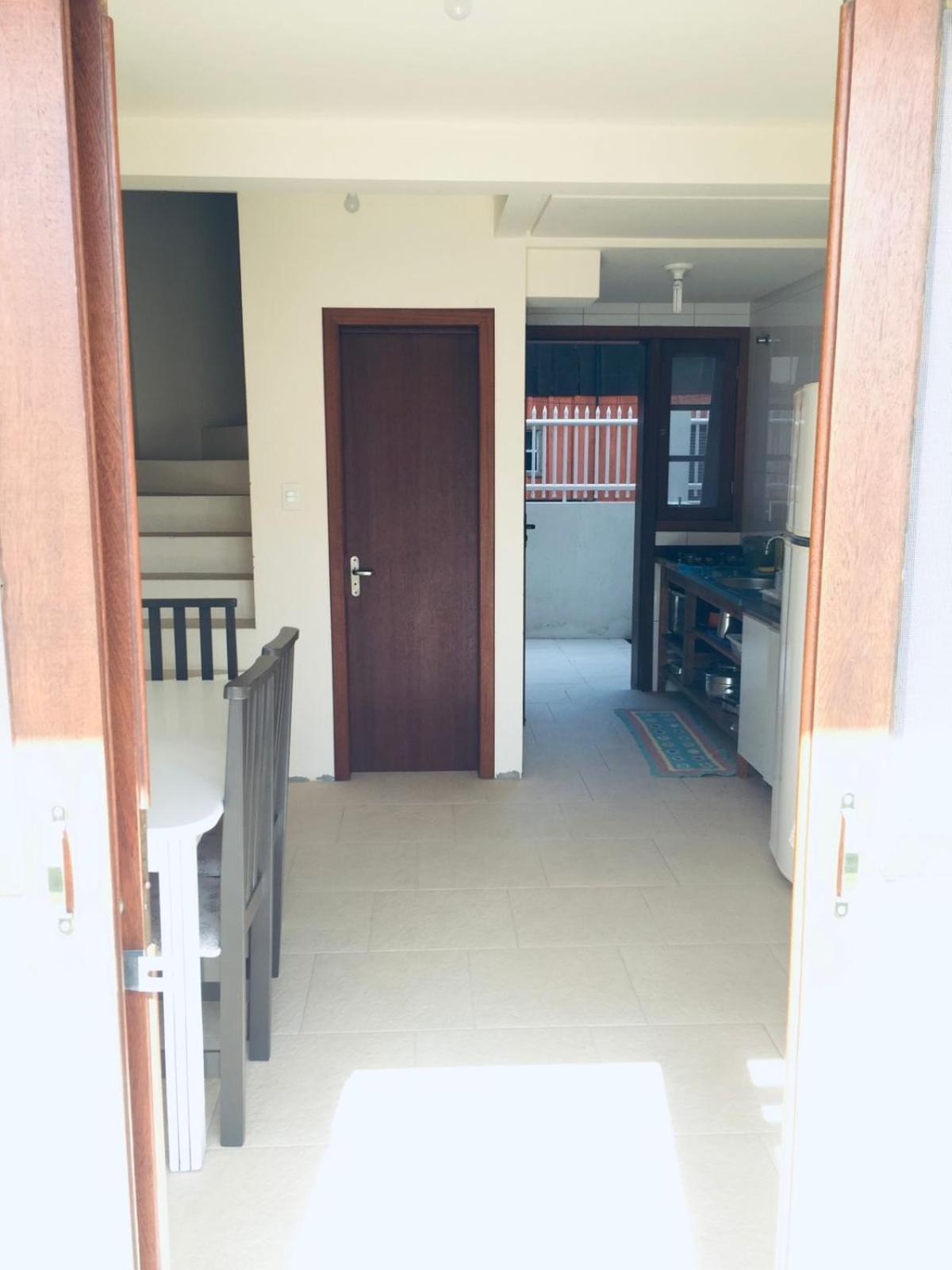 Townhouse composta por 4 triplex duas suítes a duas quadras do mar